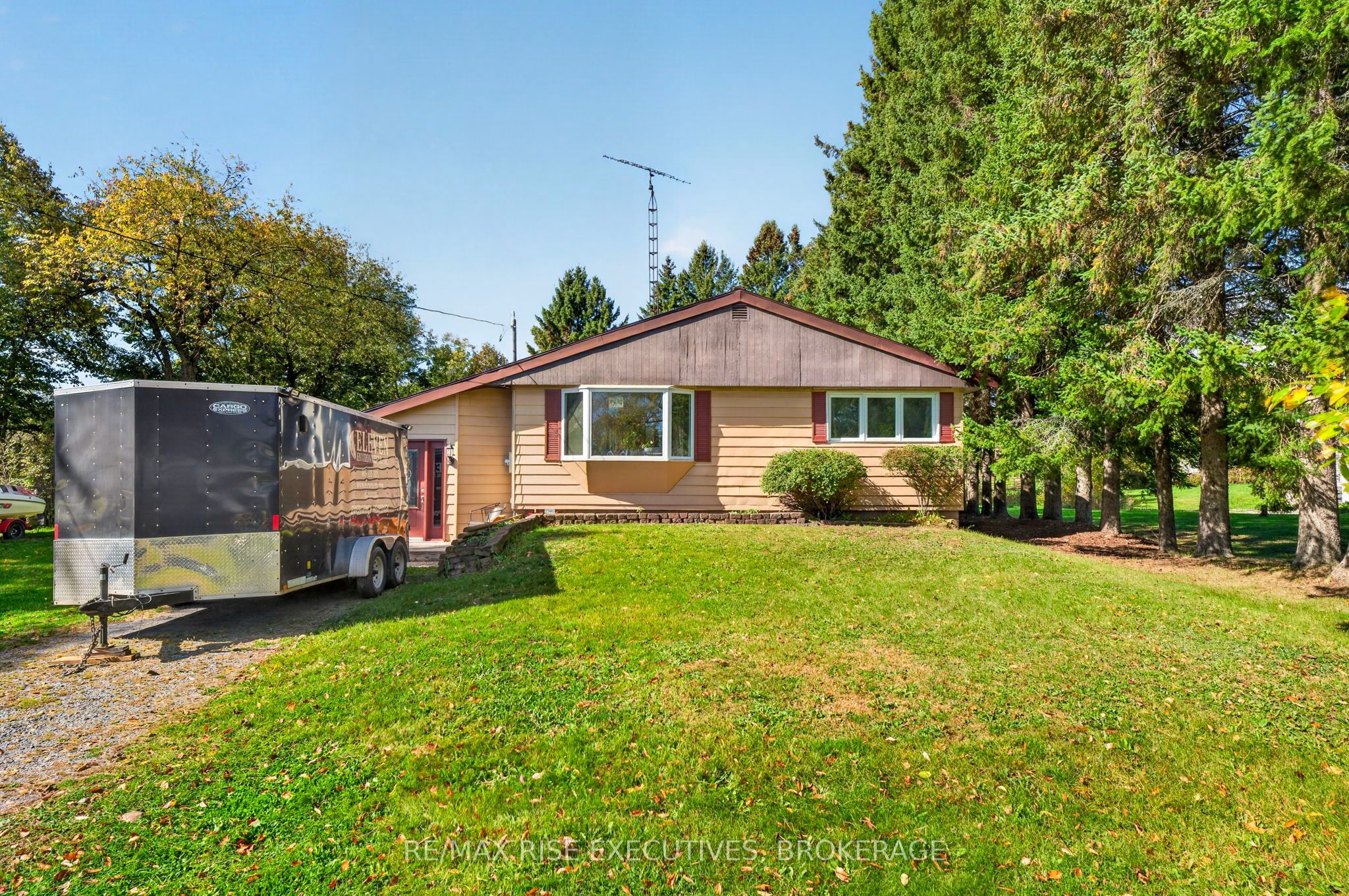 4259 Sydenham Road Property Photo 1