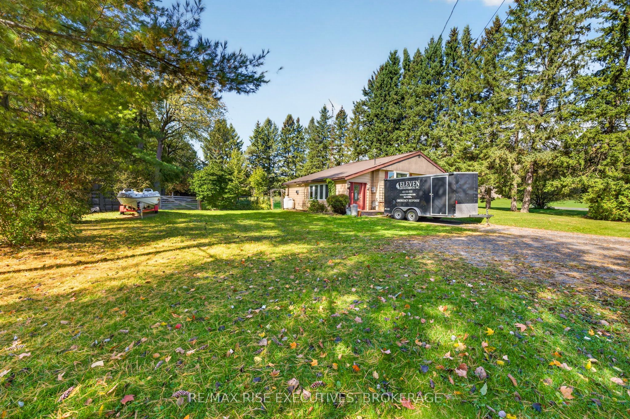 4259 Sydenham Road Property Photo 2