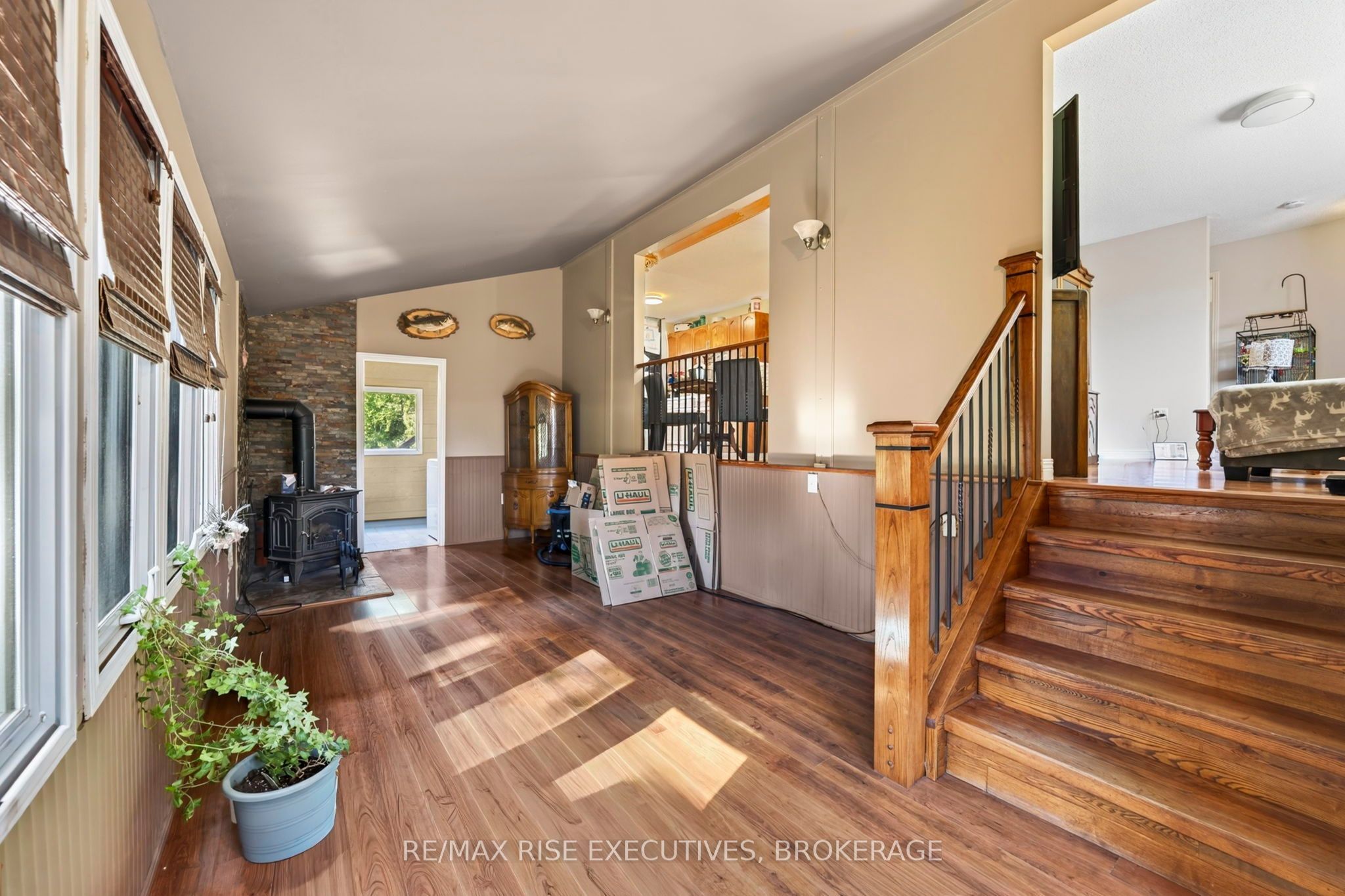 4259 Sydenham Road Property Photo 4