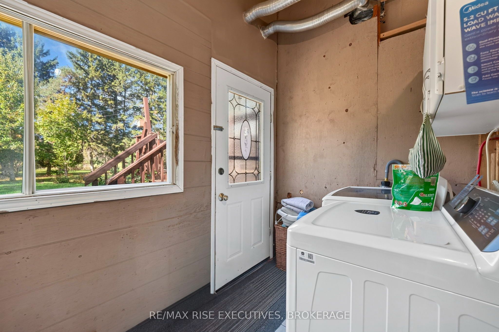 4259 Sydenham Road Property Photo 6