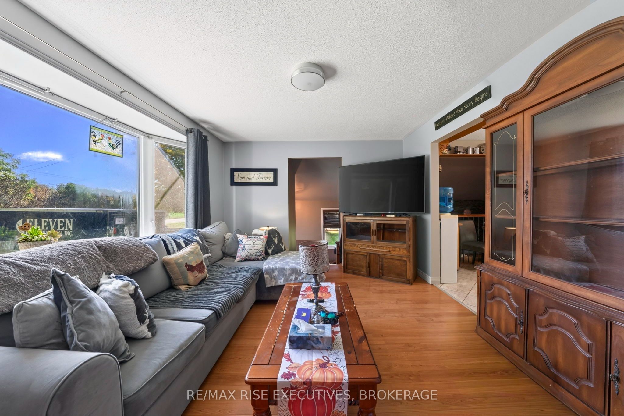 4259 Sydenham Road Property Photo 8