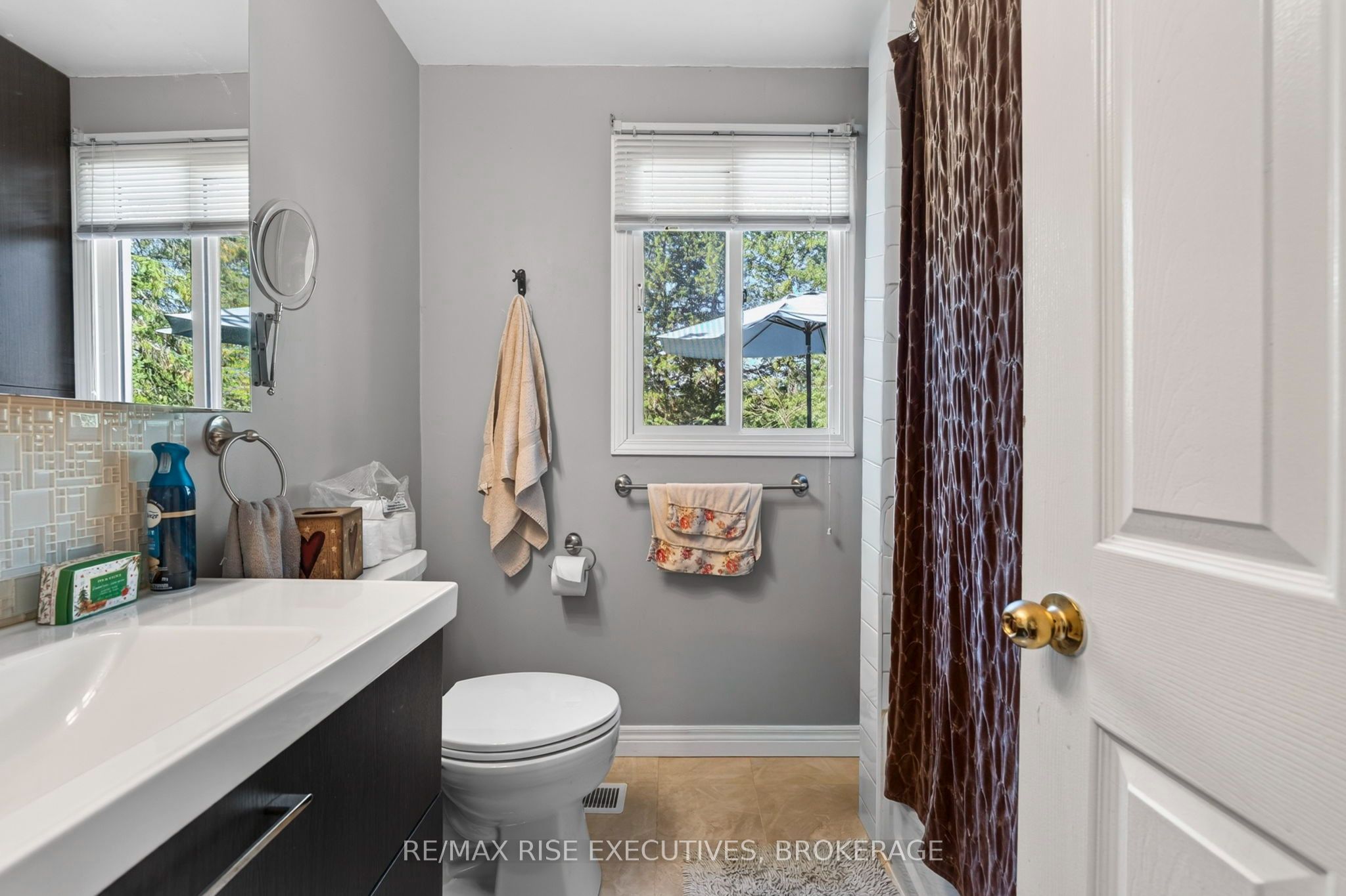 4259 Sydenham Road Property Photo 13
