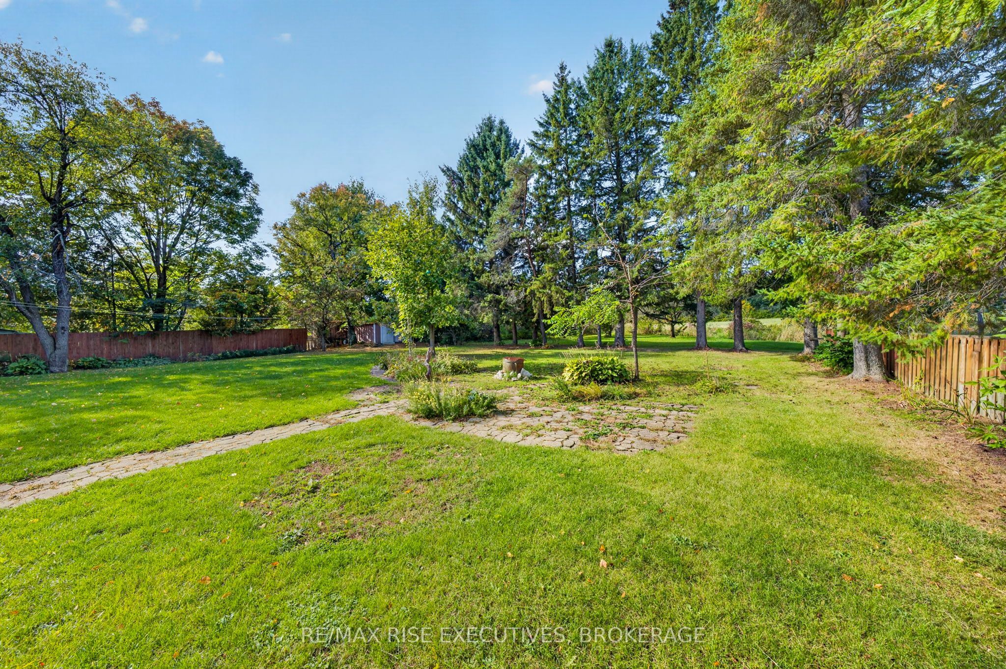 4259 Sydenham Road Property Photo 23