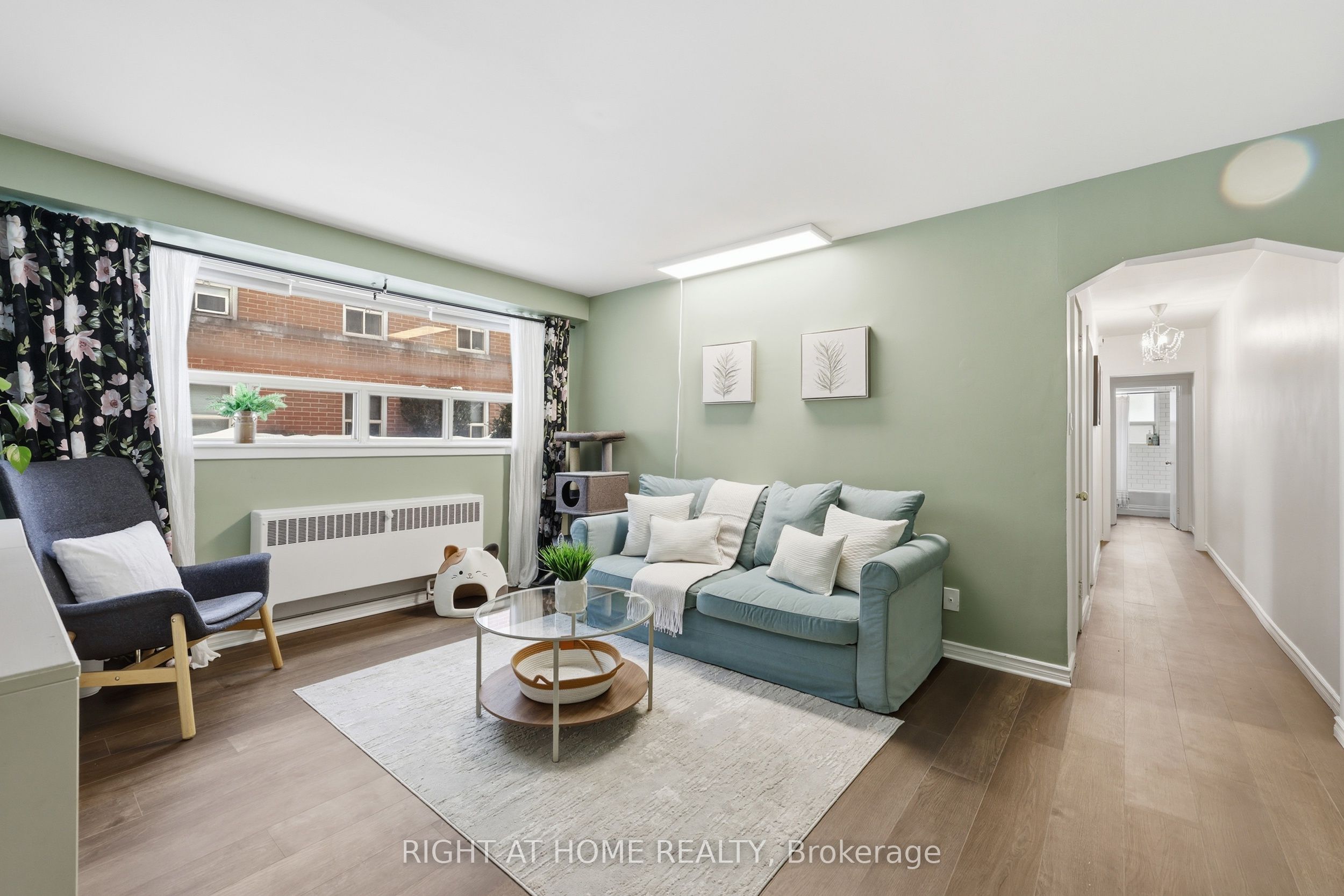 223 Macnab Street S 11 Property Photo 2