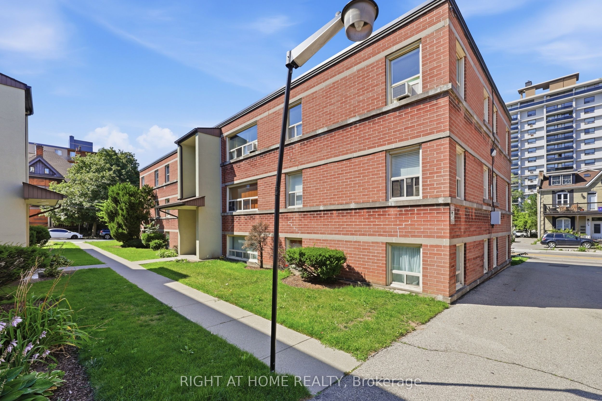 223 Macnab Street S 11 Property Photo 8