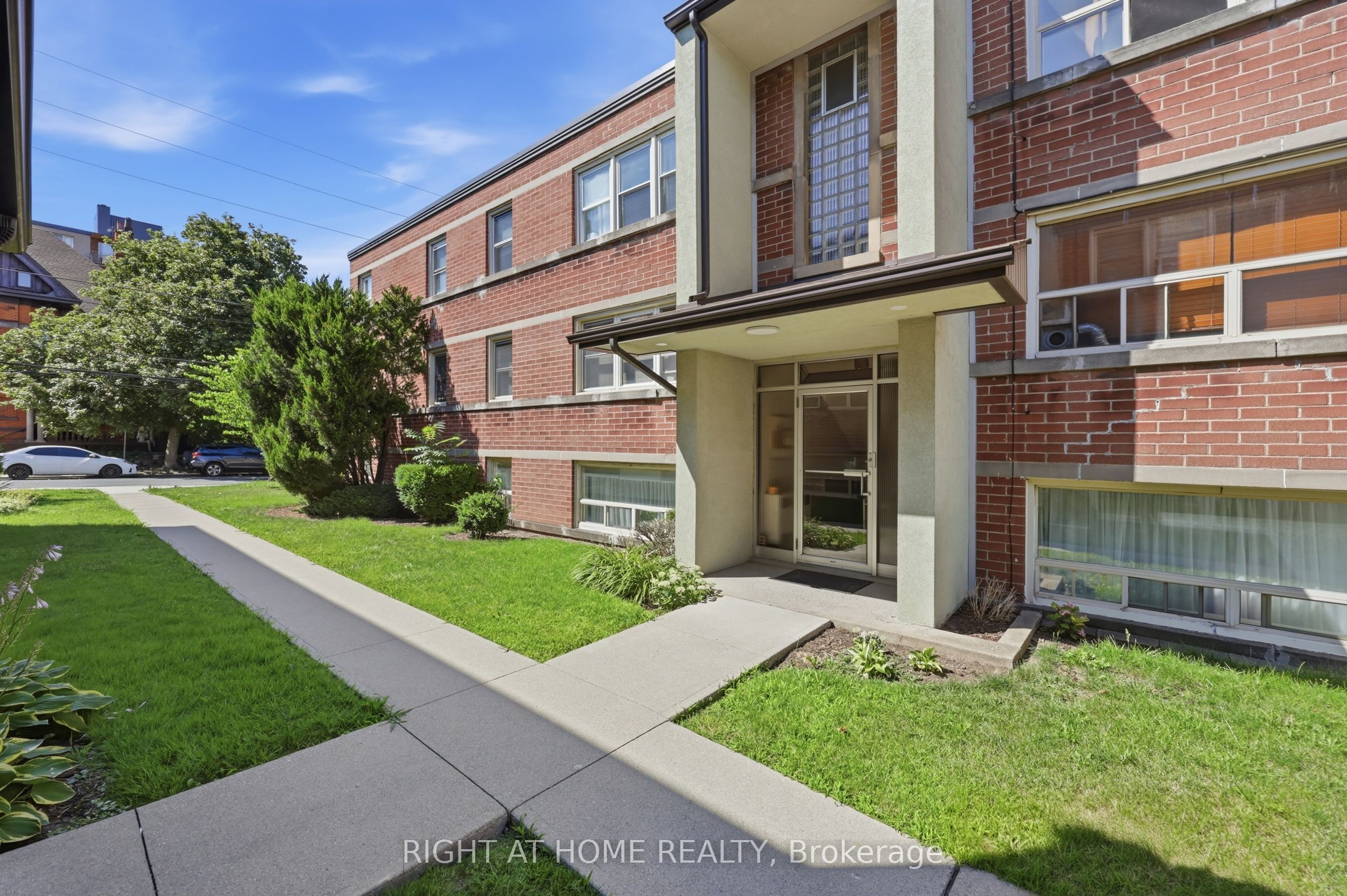 223 Macnab Street S 11 Property Photo 9