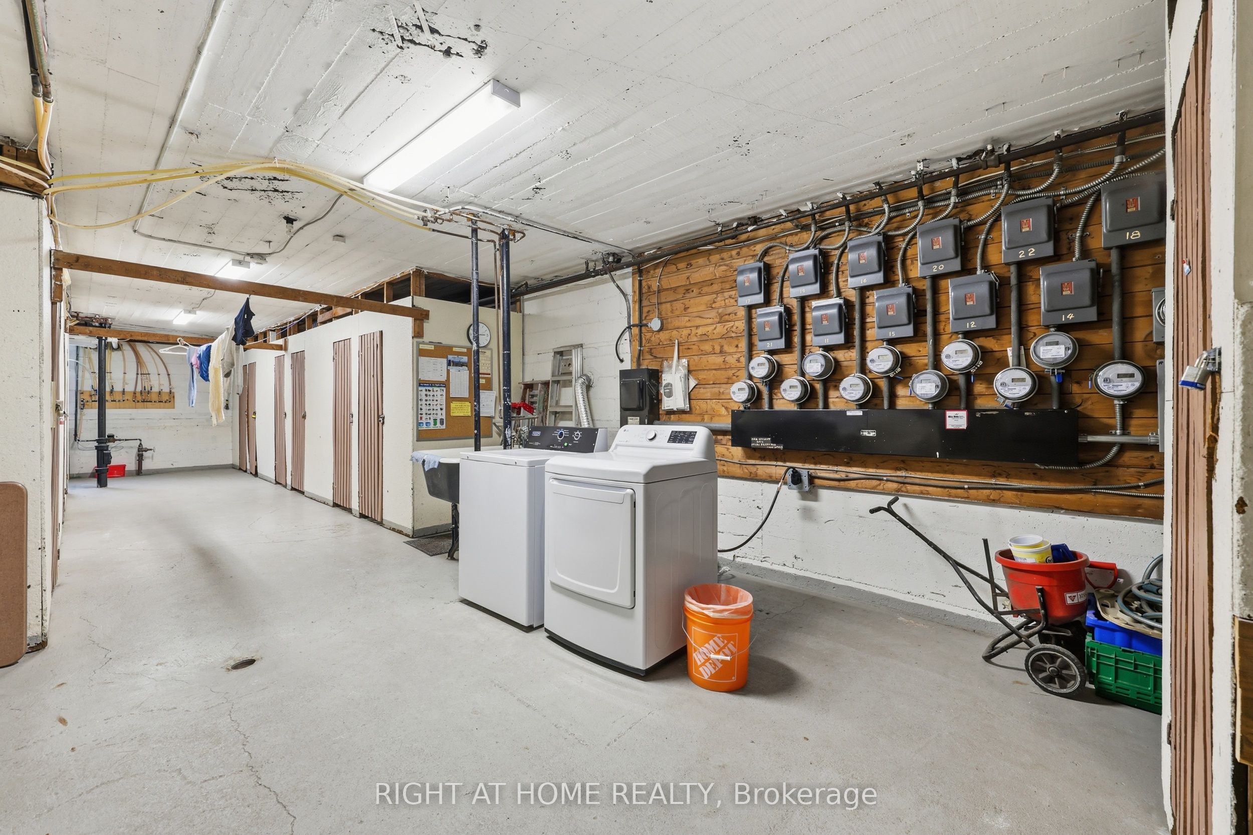 223 Macnab Street S 11 Property Photo 20