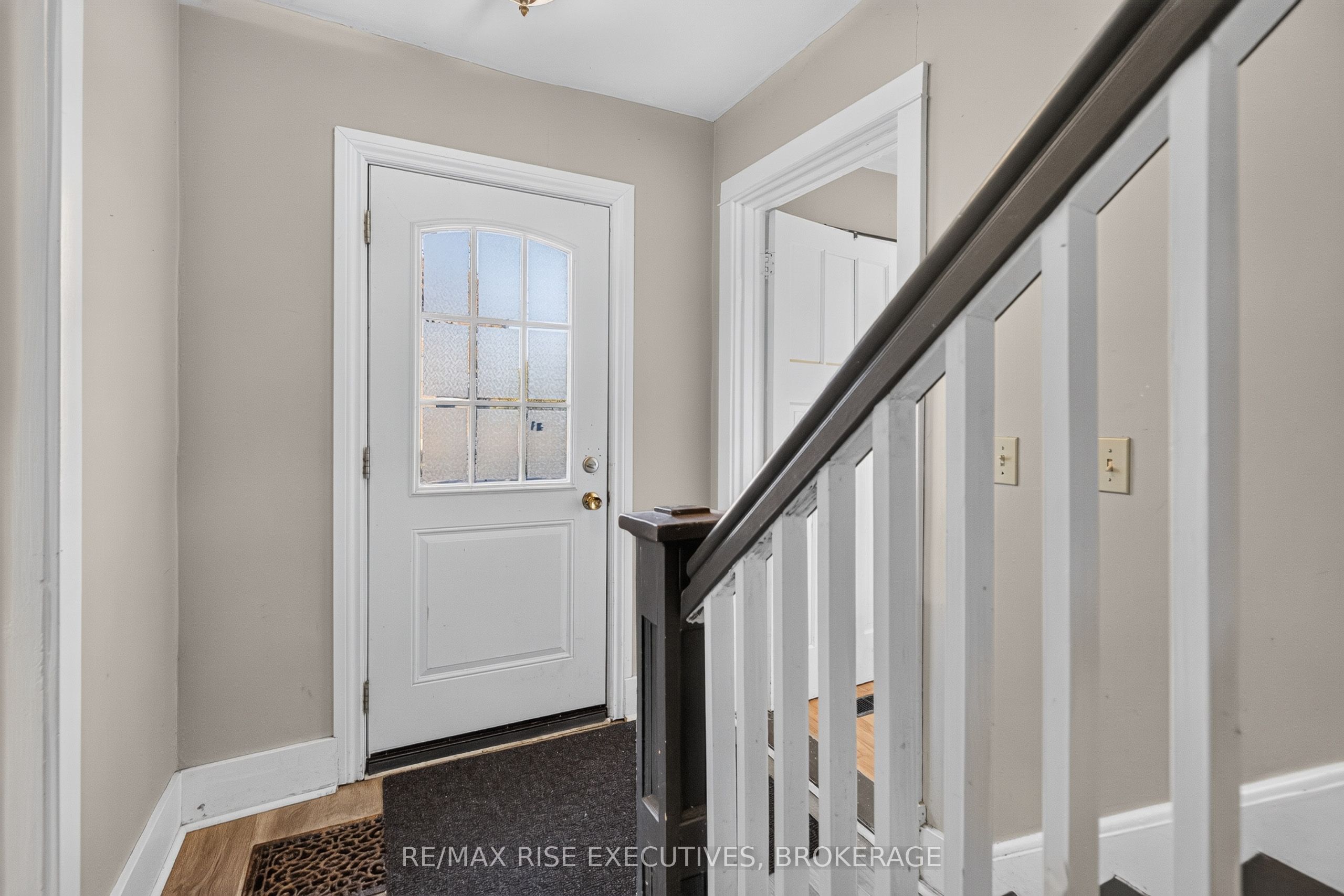 273 College Street Property Photo 5