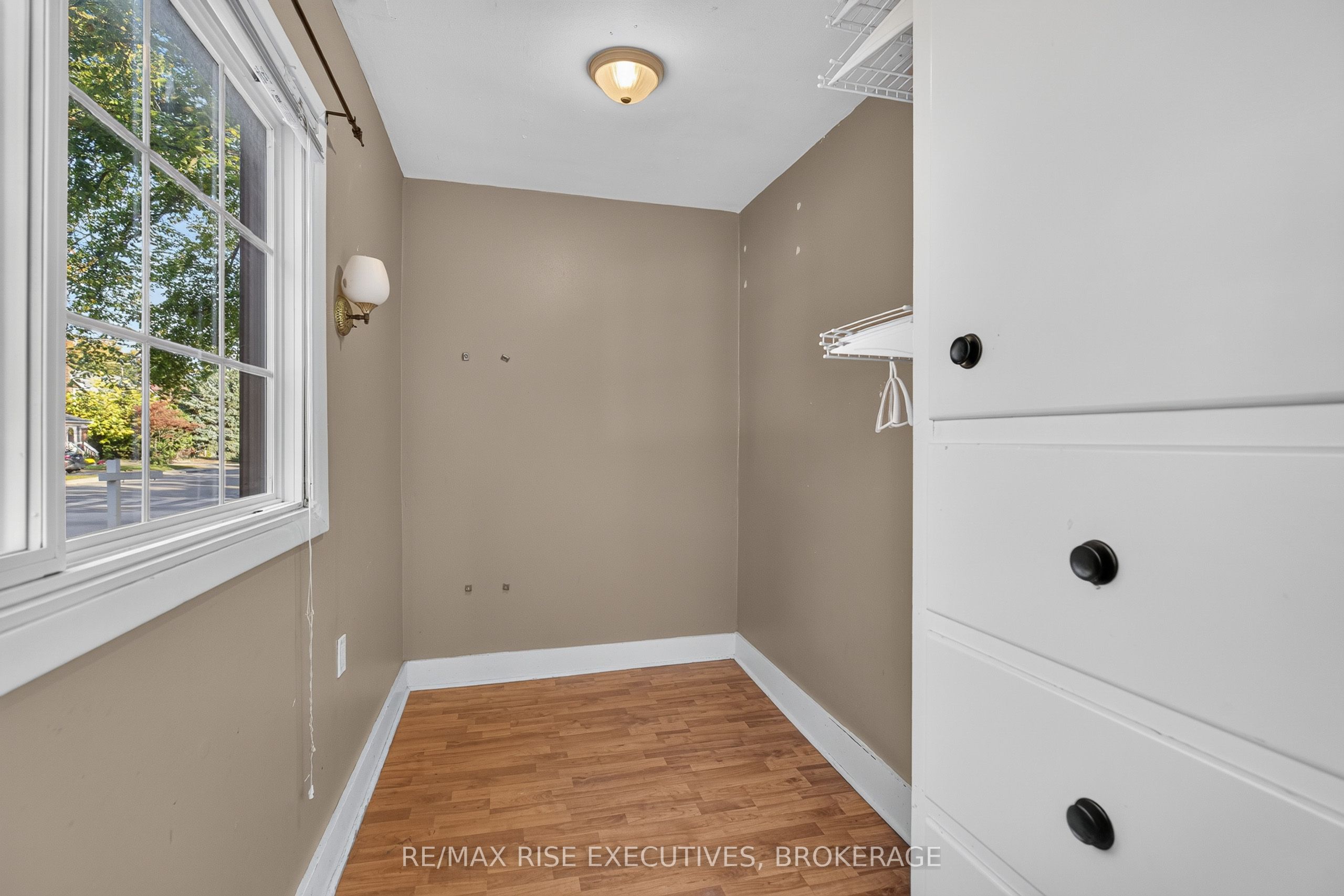 273 College Street Property Photo 7