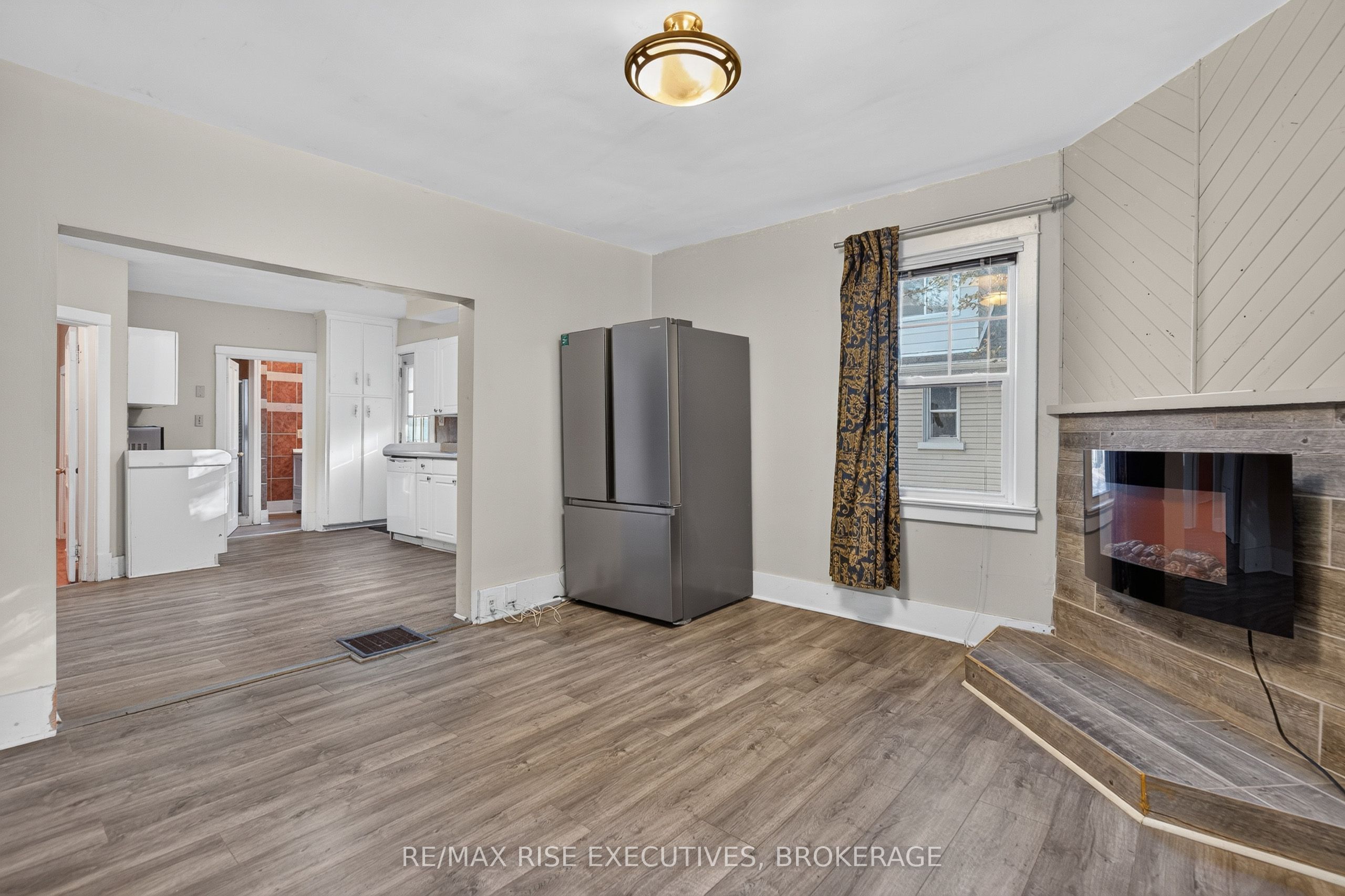 273 College Street Property Photo 15