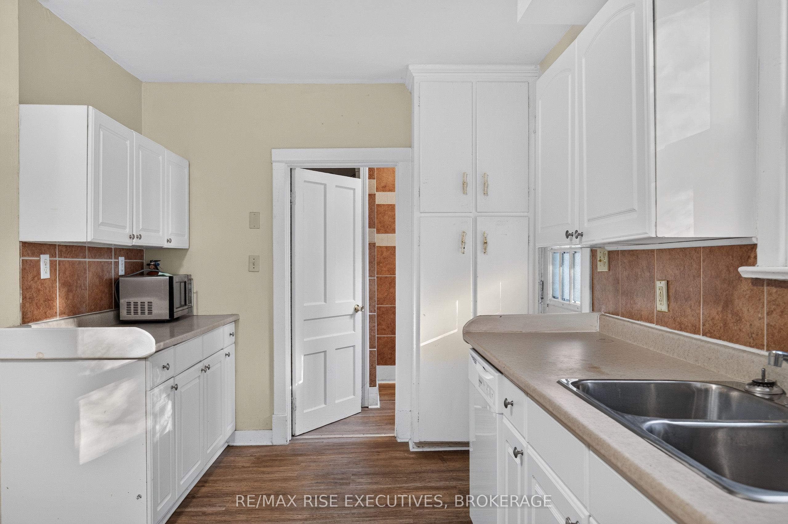 273 College Street Property Photo 19