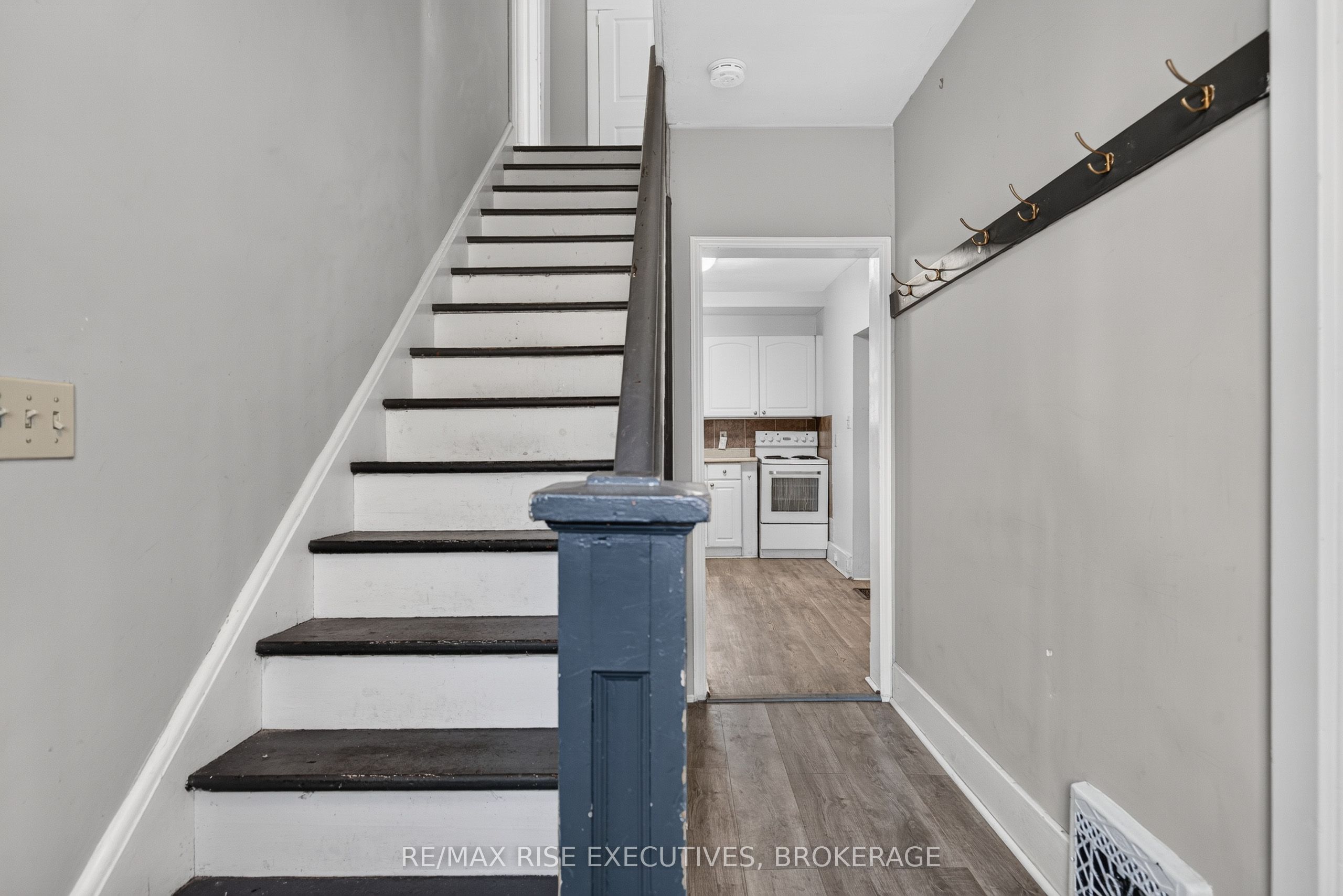 273 College Street Property Photo 21