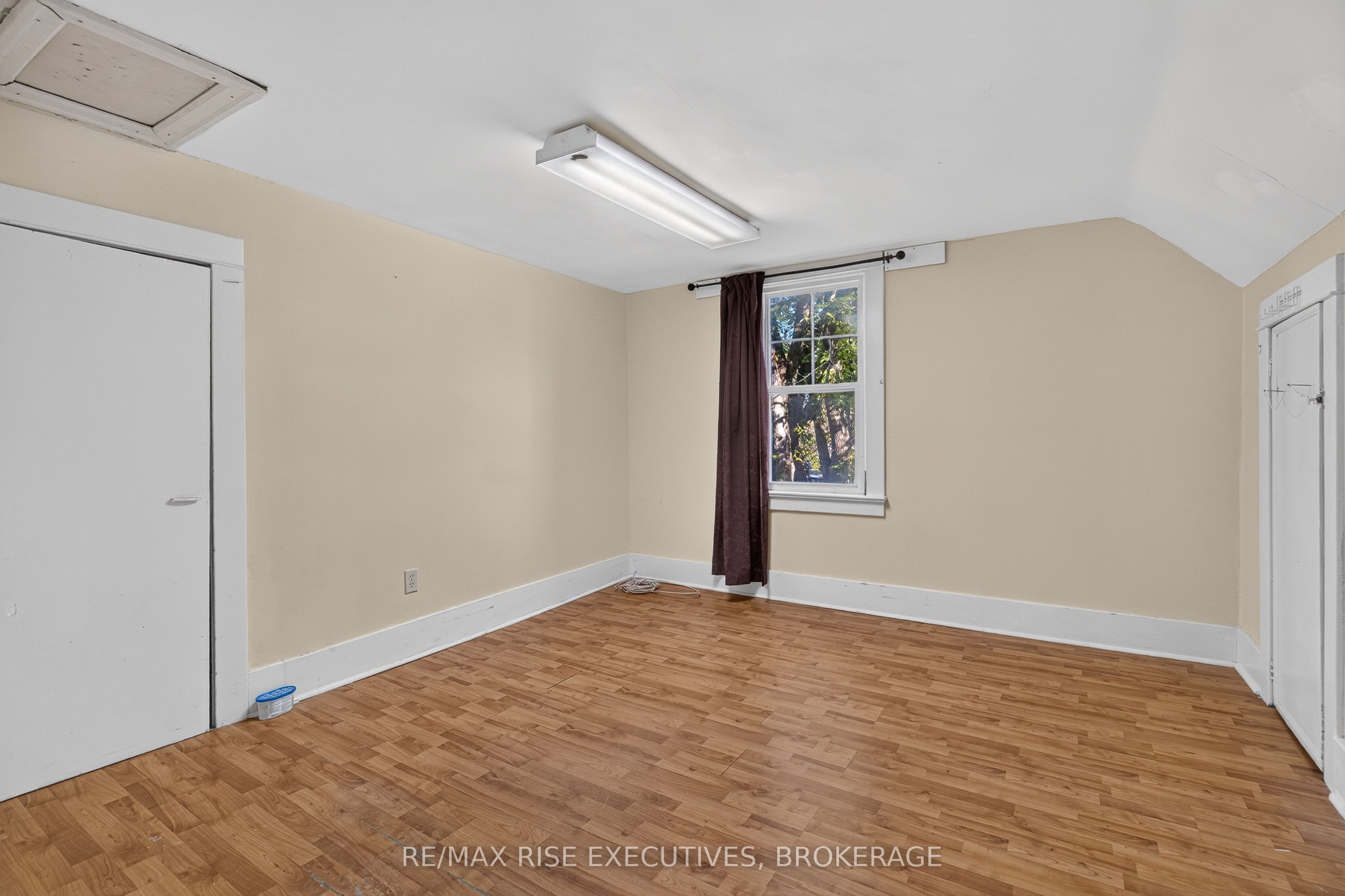 273 College Street Property Photo 22