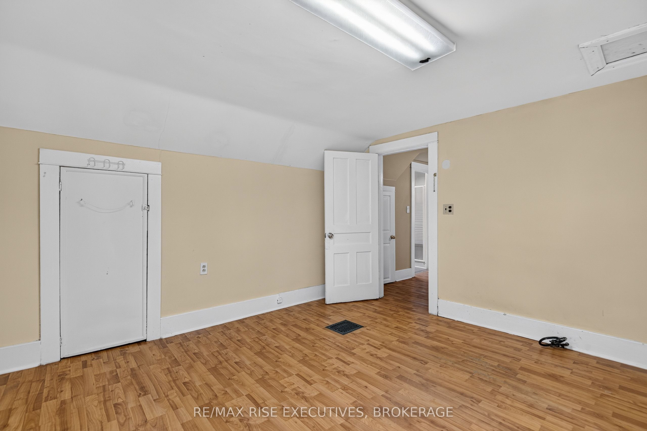 273 College Street Property Photo 23