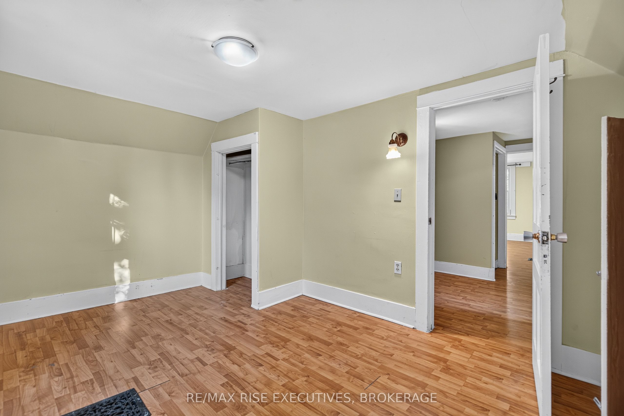 273 College Street Property Photo 25