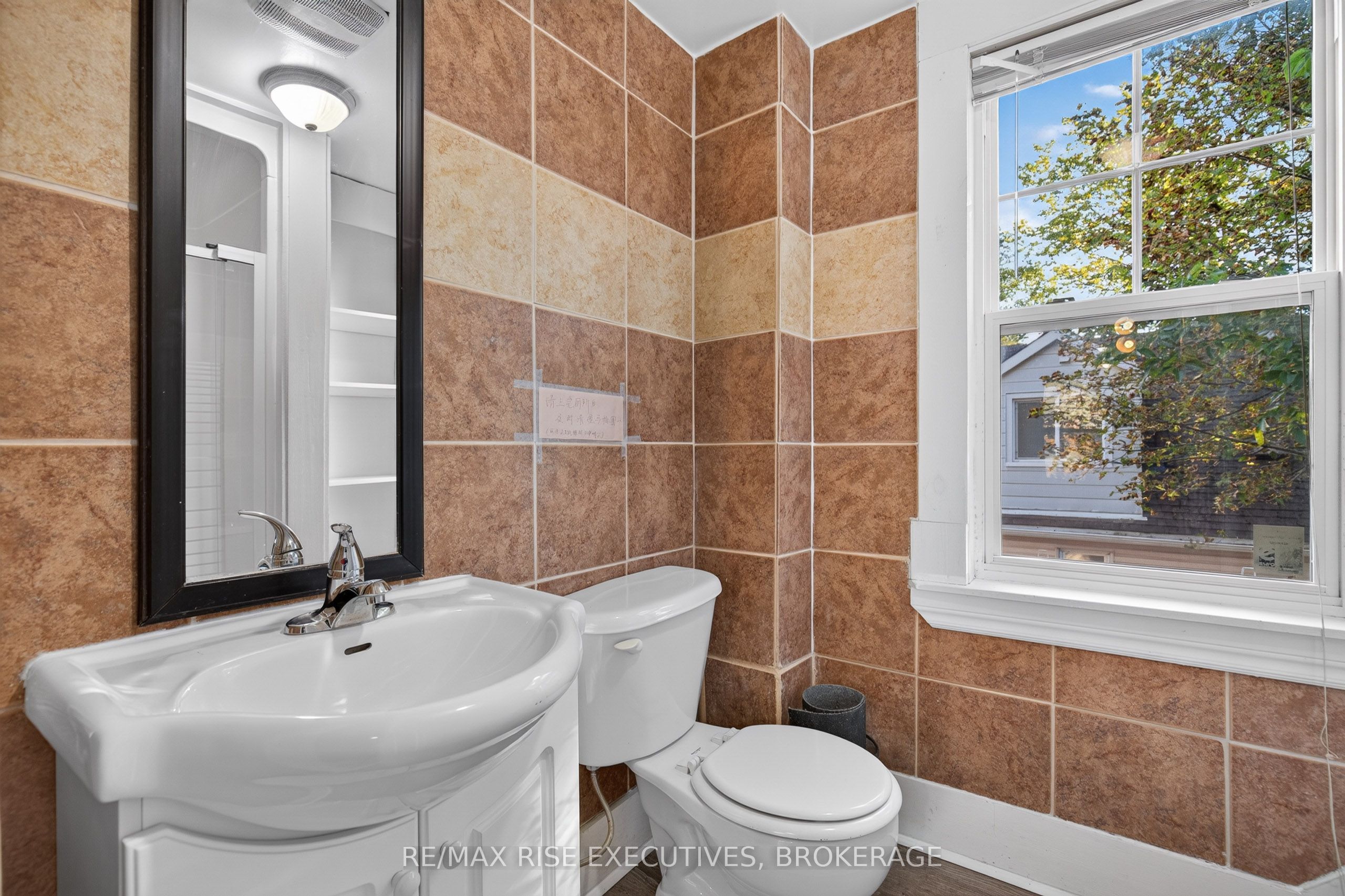 273 College Street Property Photo 29