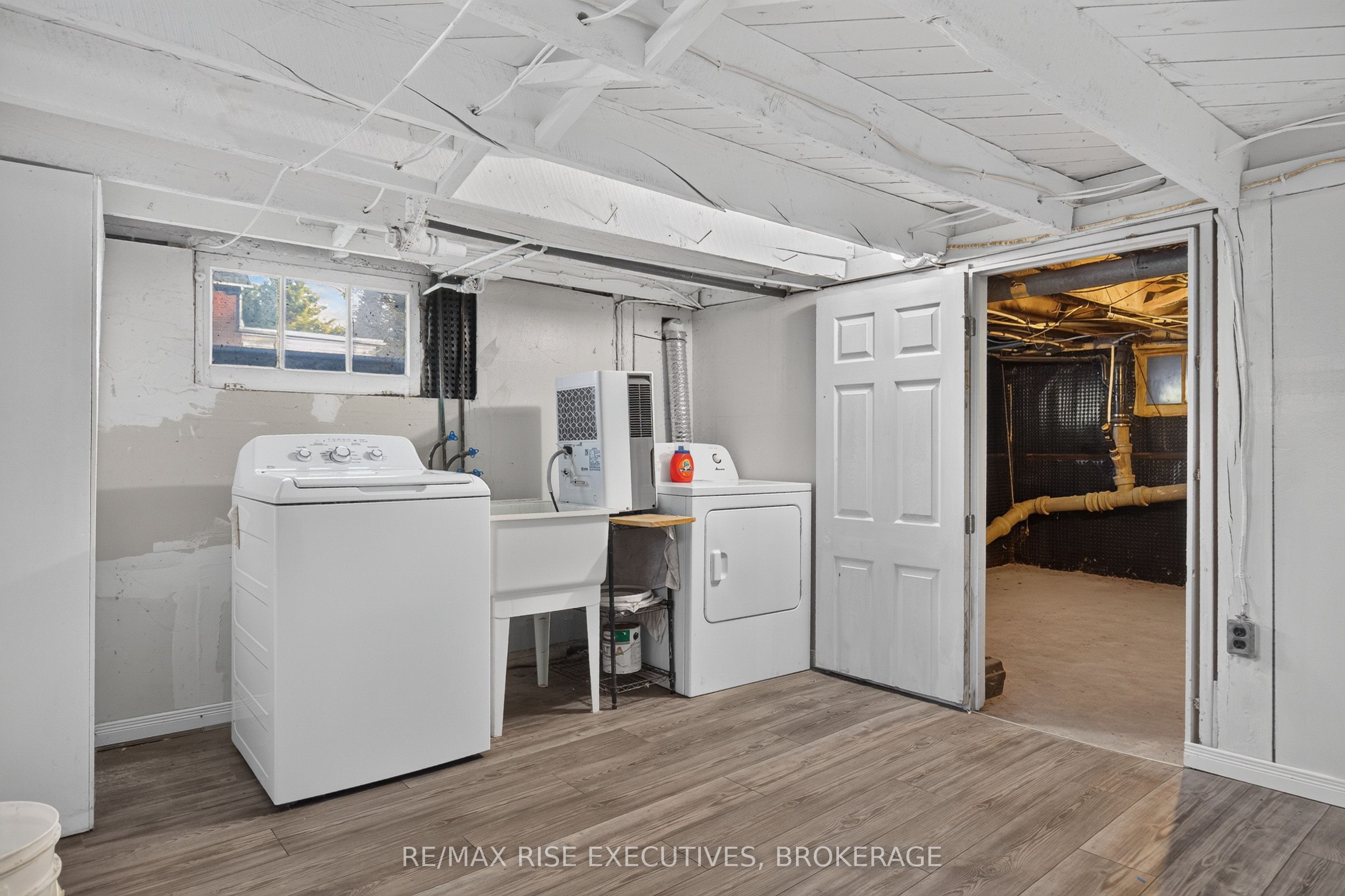 273 College Street Property Photo 31