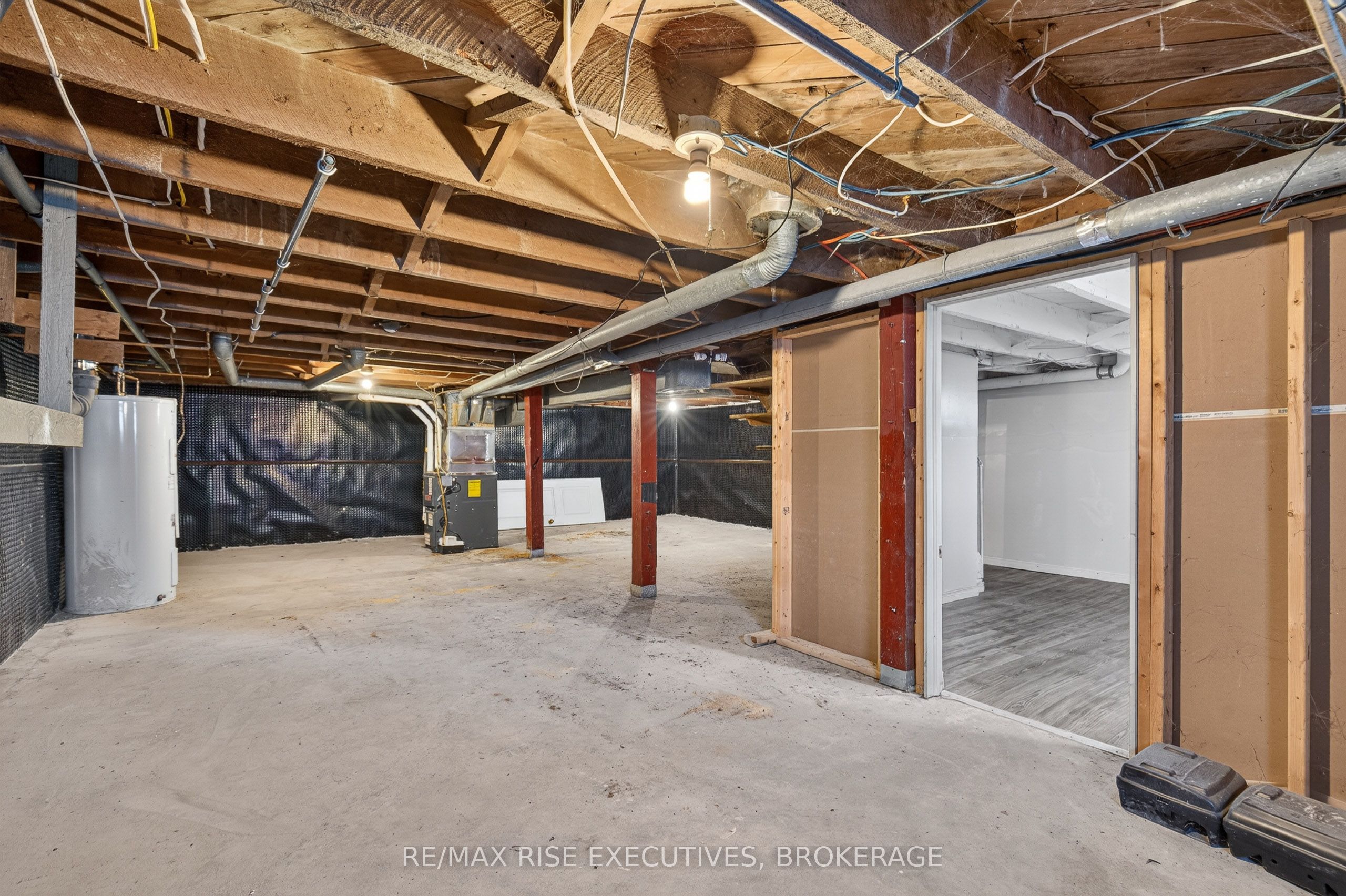 273 College Street Property Photo 33