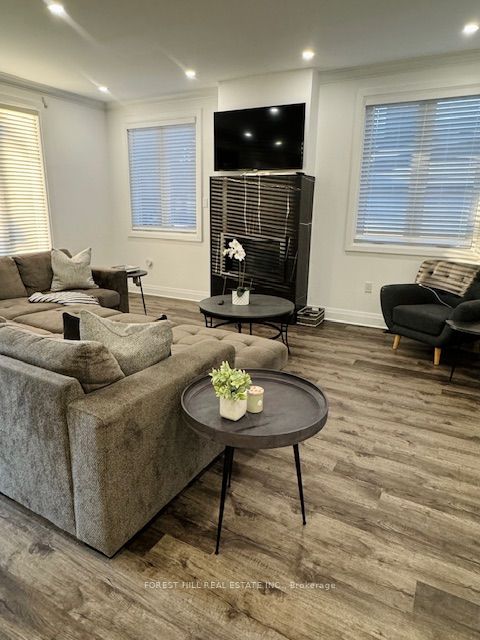 220 Collingwood Street Property Photo 4