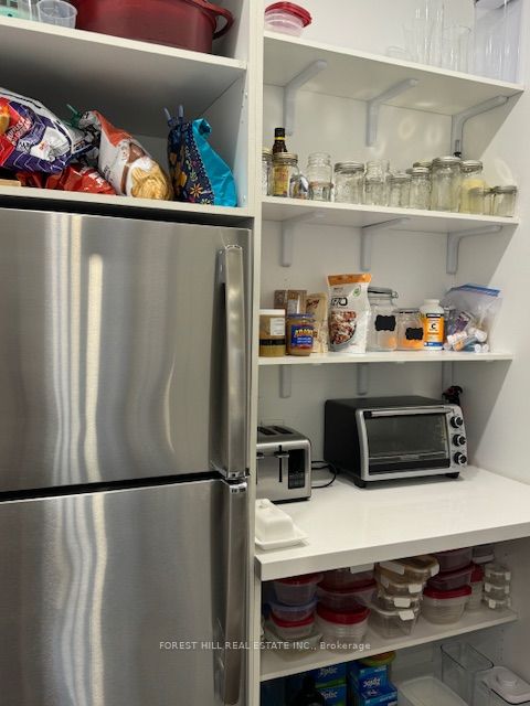 220 Collingwood Street Property Photo 8