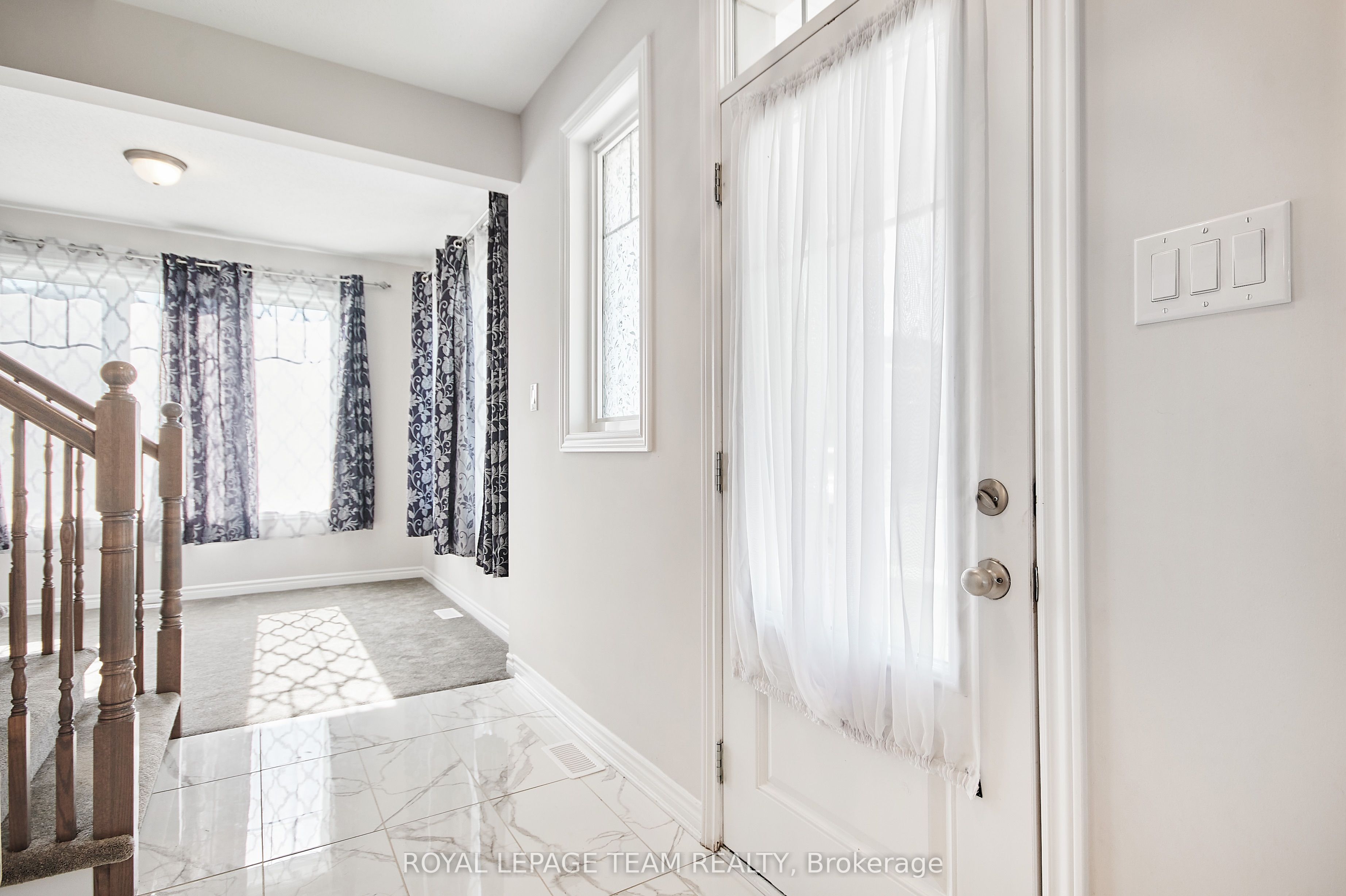221 Merak Way Property Photo 3