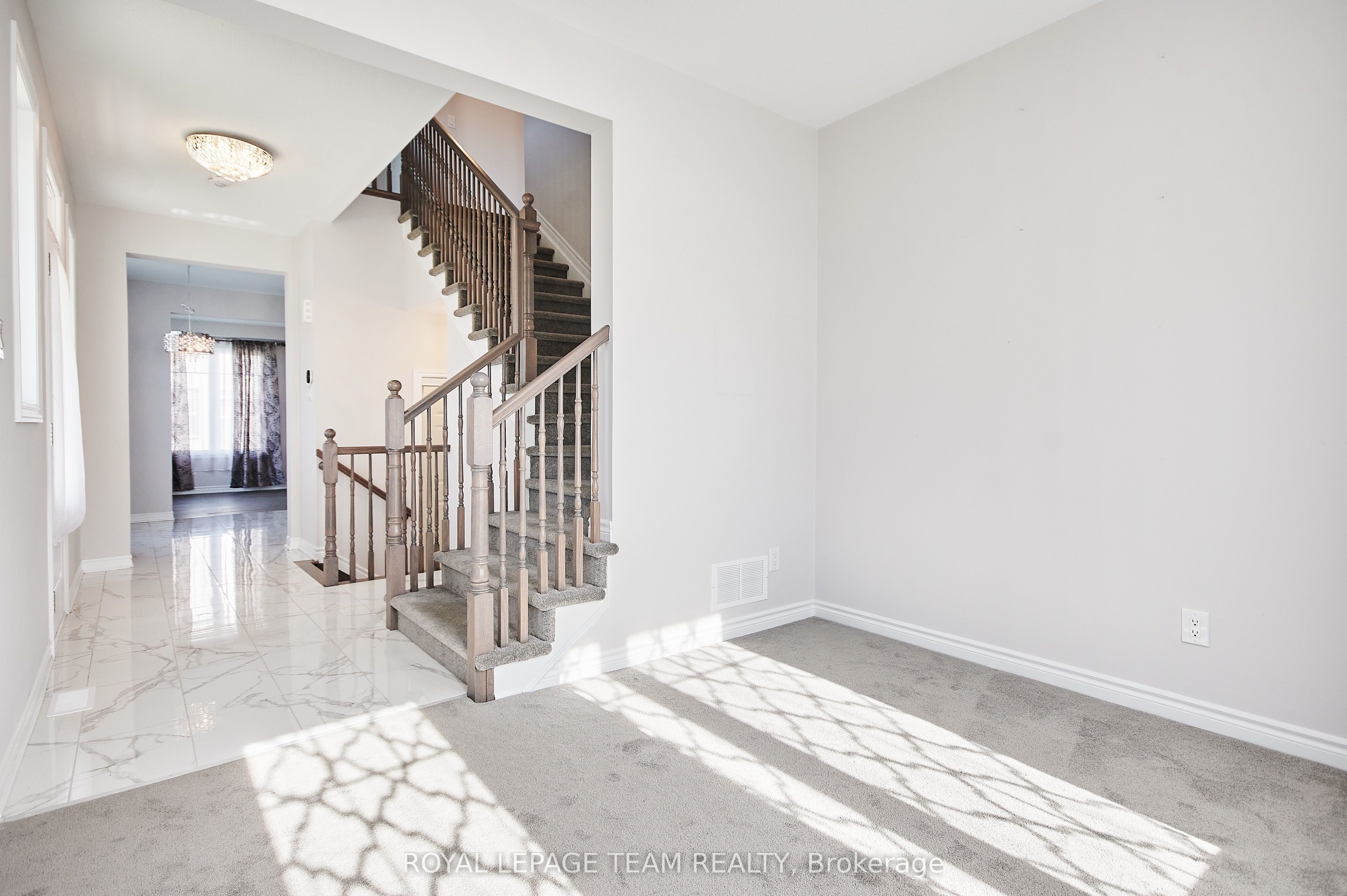 221 Merak Way Property Photo 6
