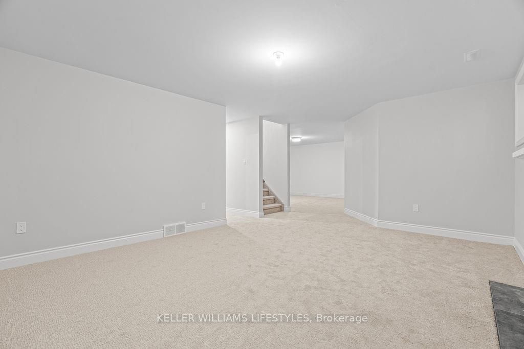108 Leneve Street Property Photo 33