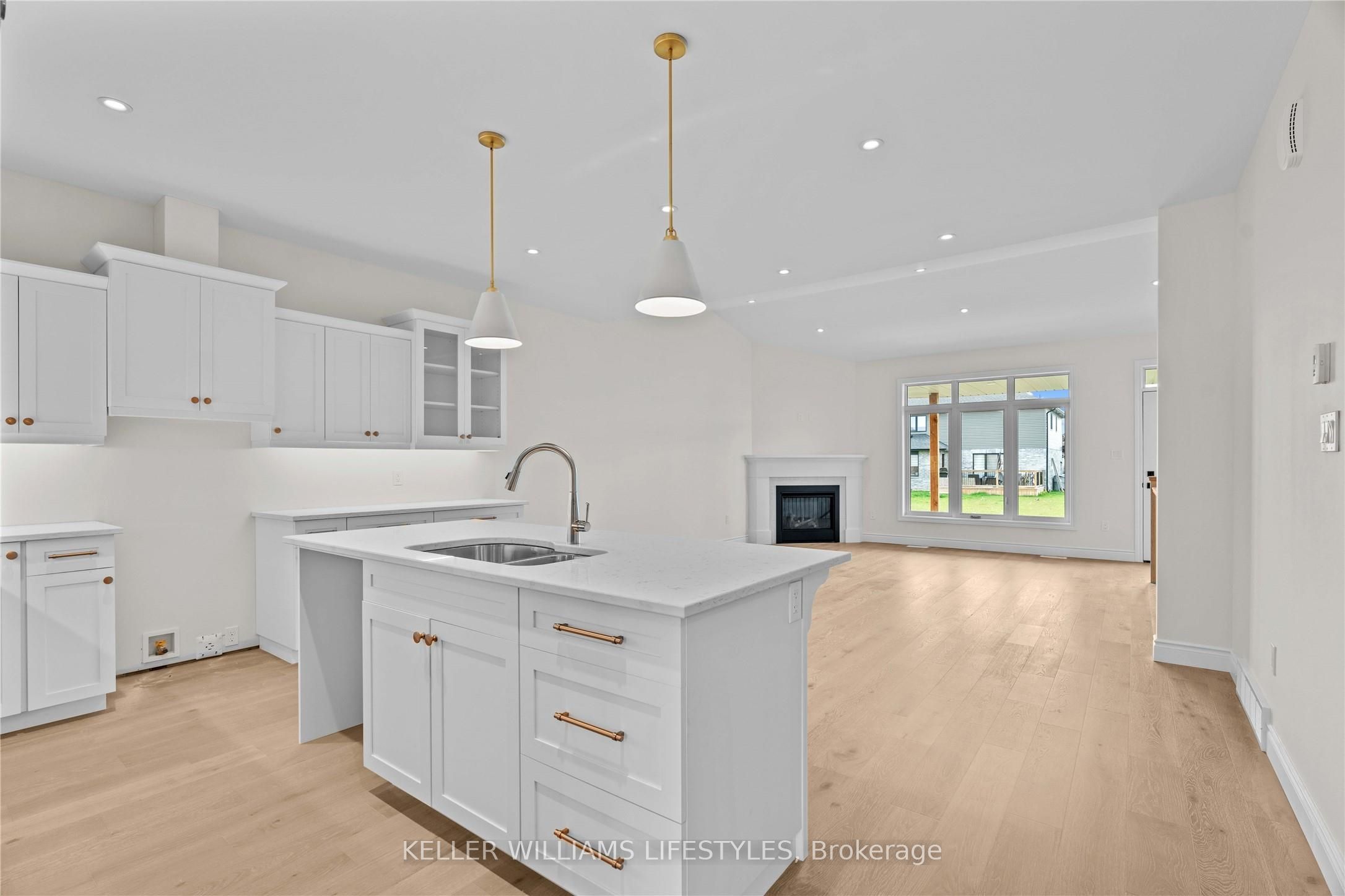 110 Leneve Street Property Photo 8