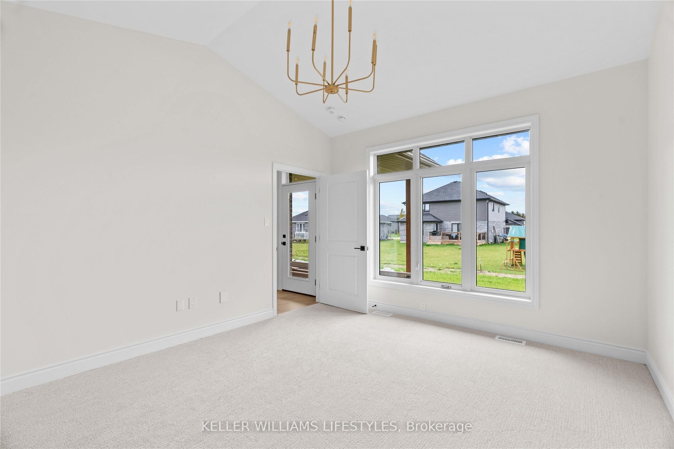 110 Leneve Street Property Photo 21