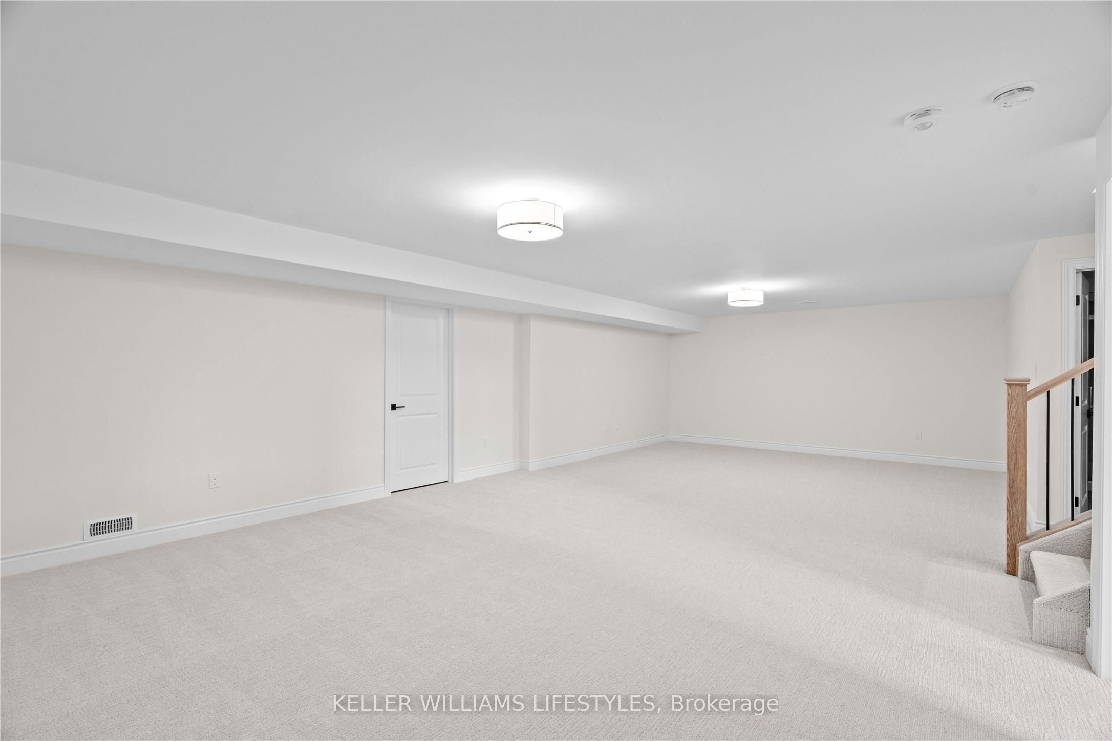 110 Leneve Street Property Photo 31