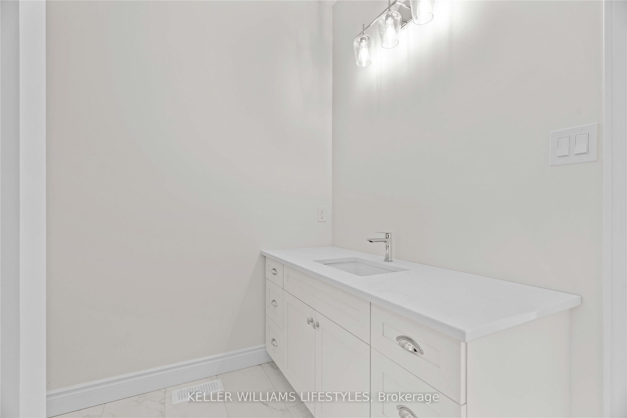 110 Leneve Street Property Photo 32