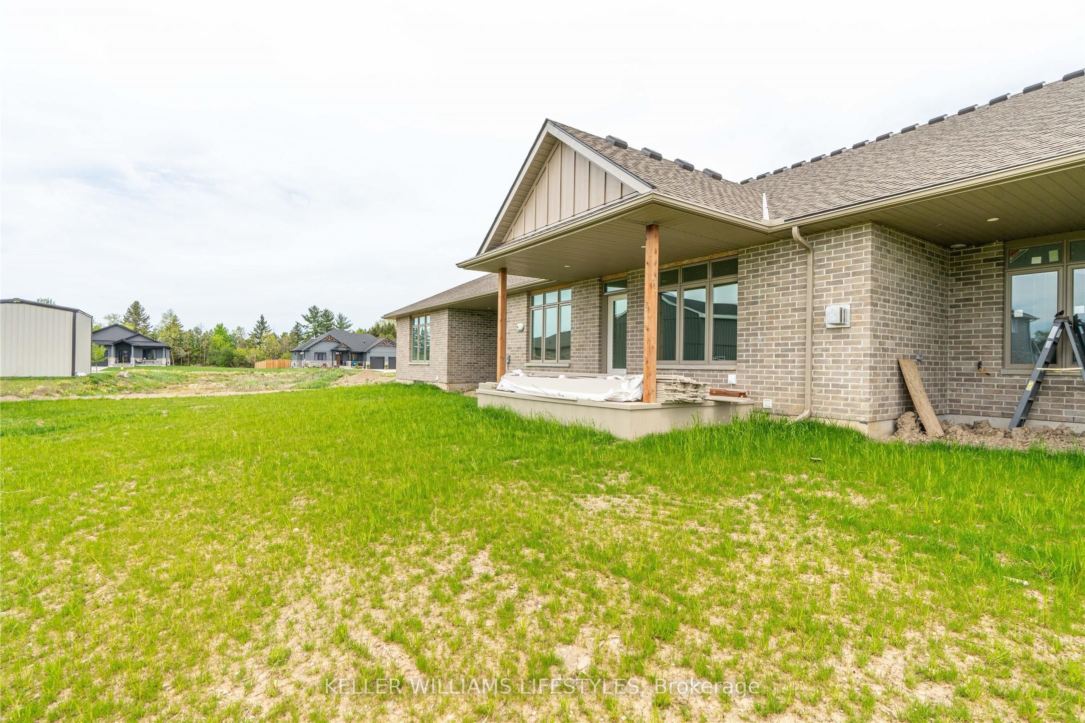 110 Leneve Street Property Photo 42