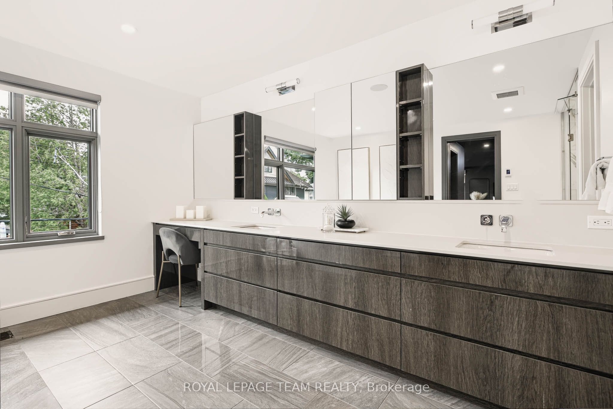 521 Westminster Avenue Property Photo 26