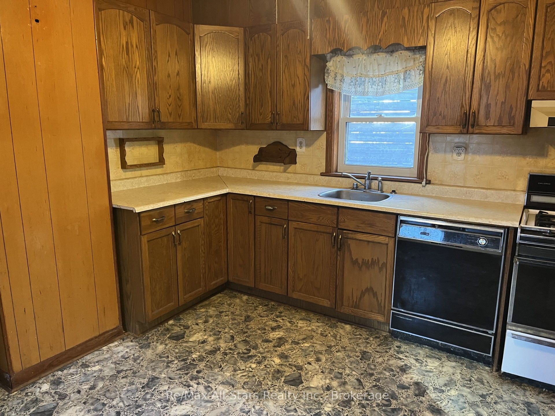 485 Mark Street Property Photo 11