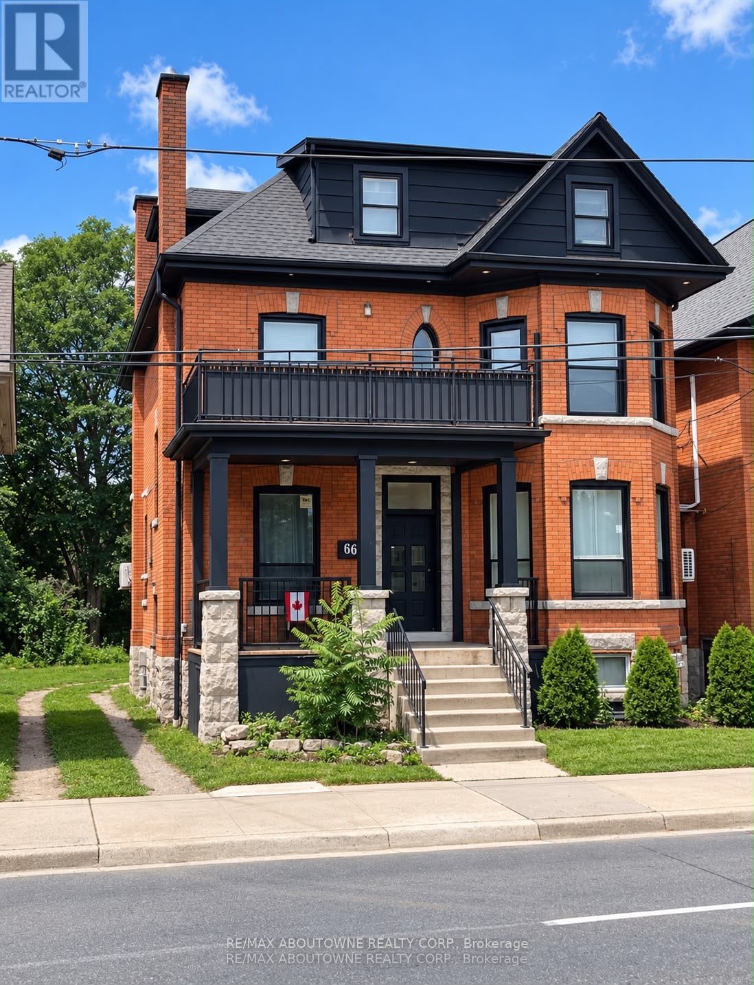 66 Wellington Street S Property Photo 1