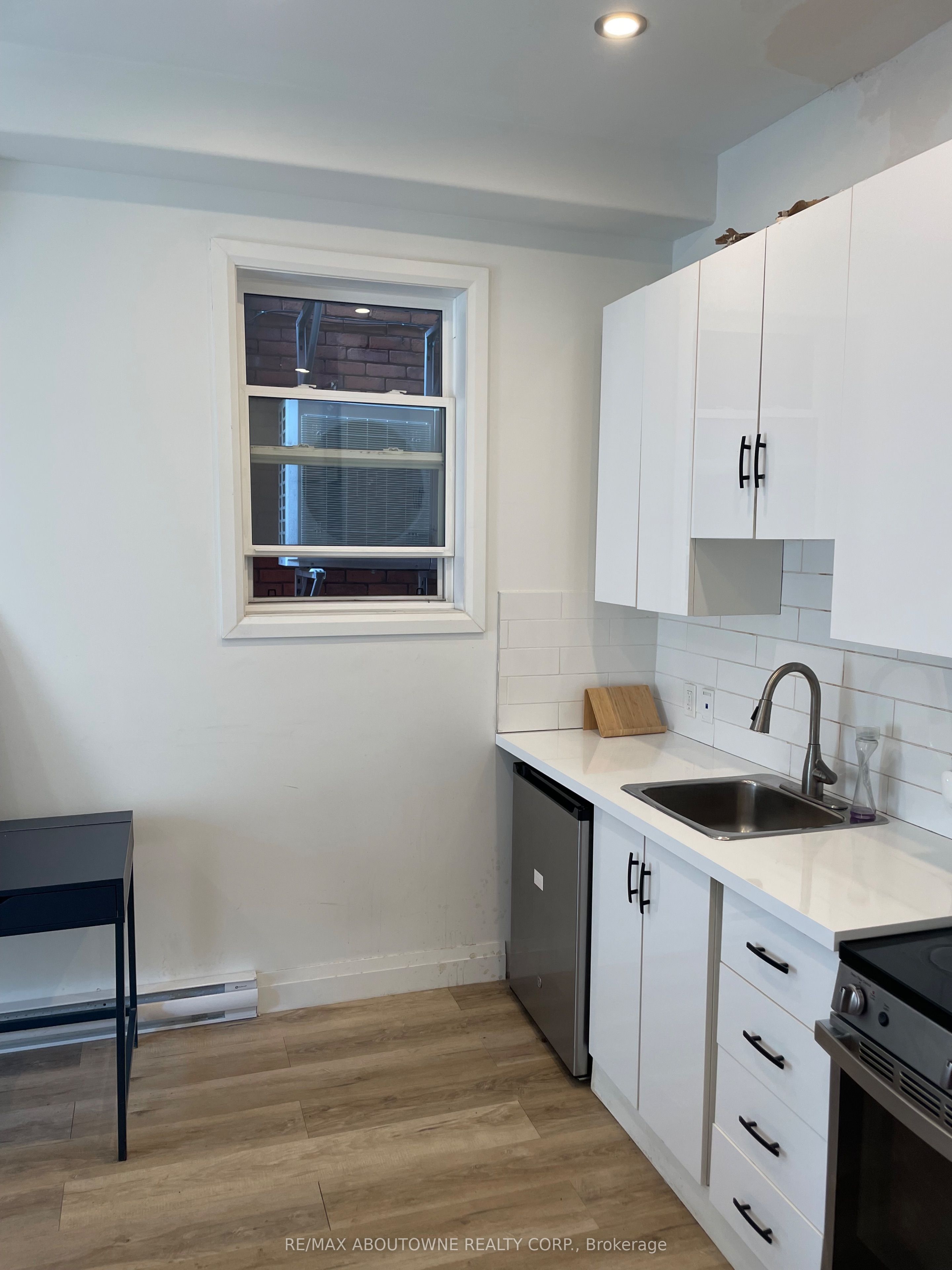 66 Wellington Street S Property Photo 15