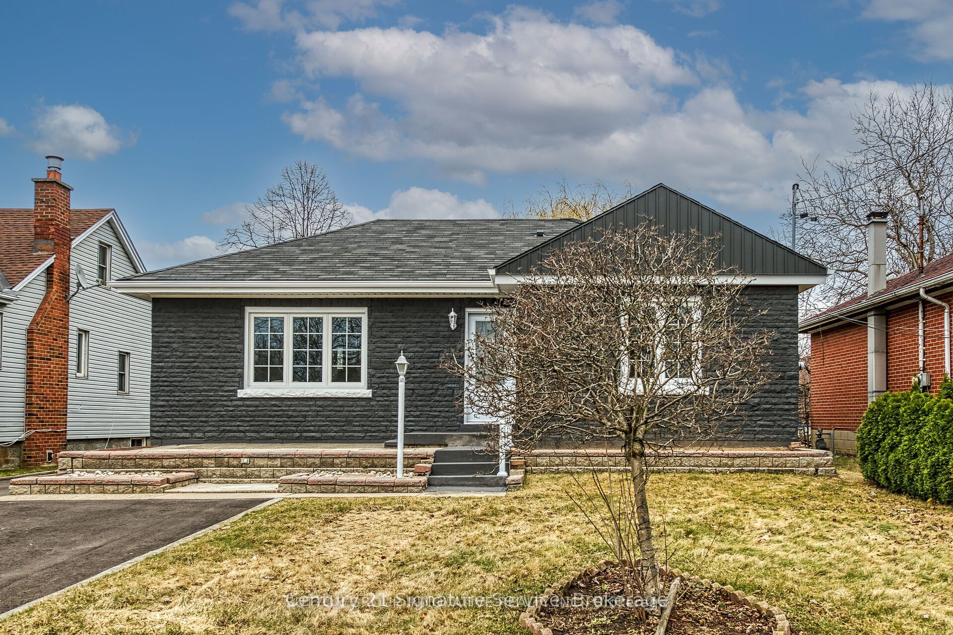 346 Pottruff Road N Lower Property Photo 4