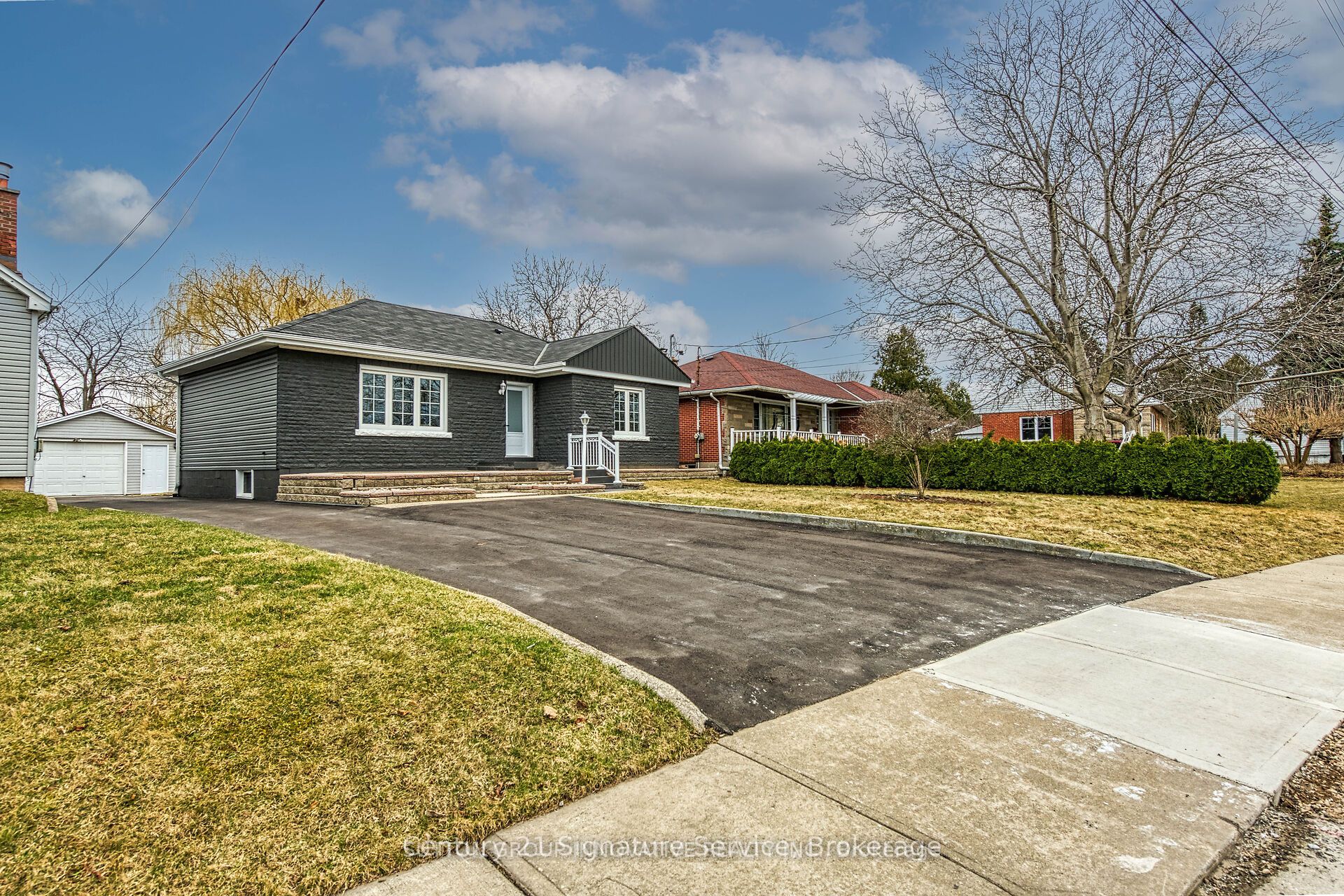 346 Pottruff Road N Lower Property Photo 6