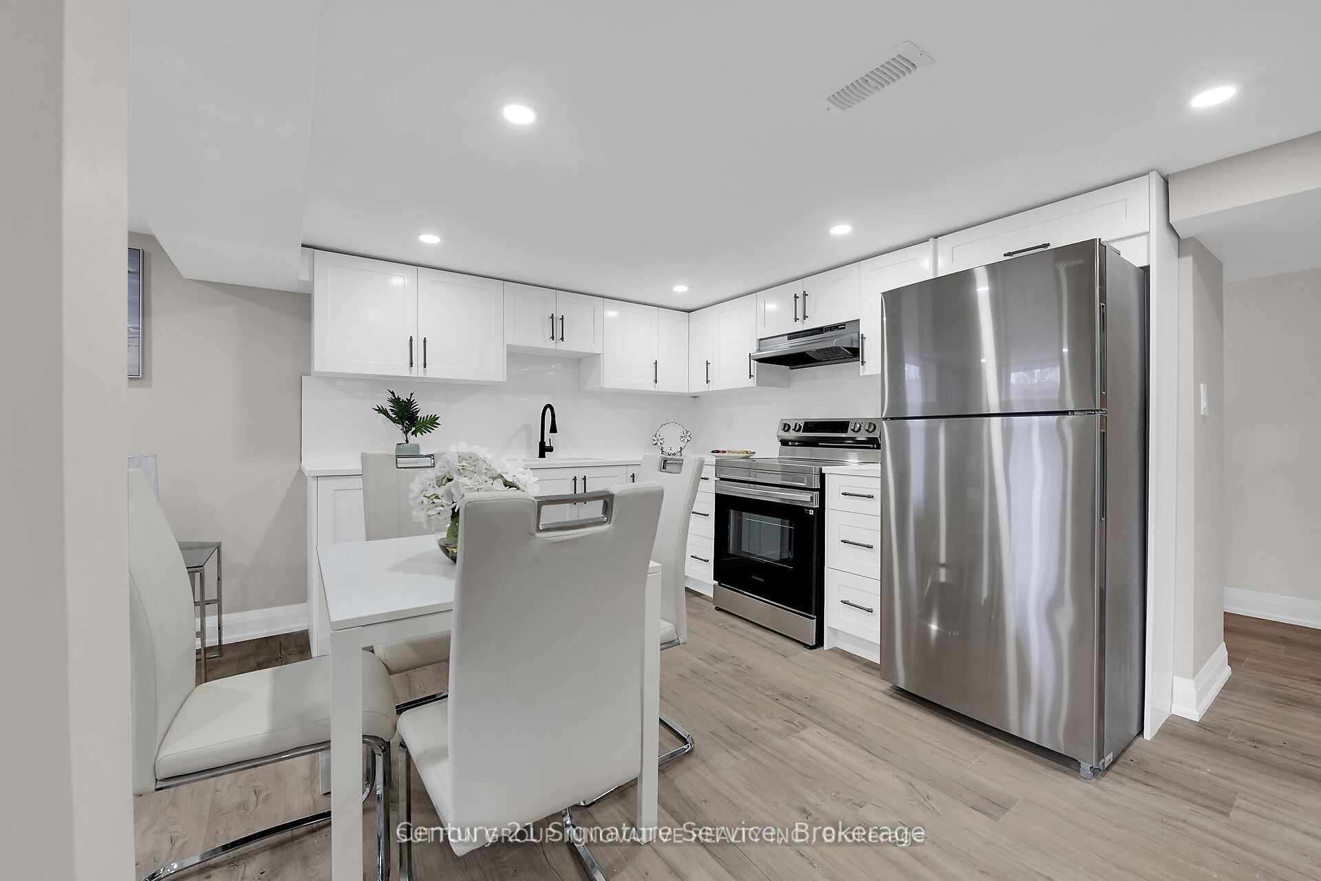 346 Pottruff Road N Lower Property Photo 16