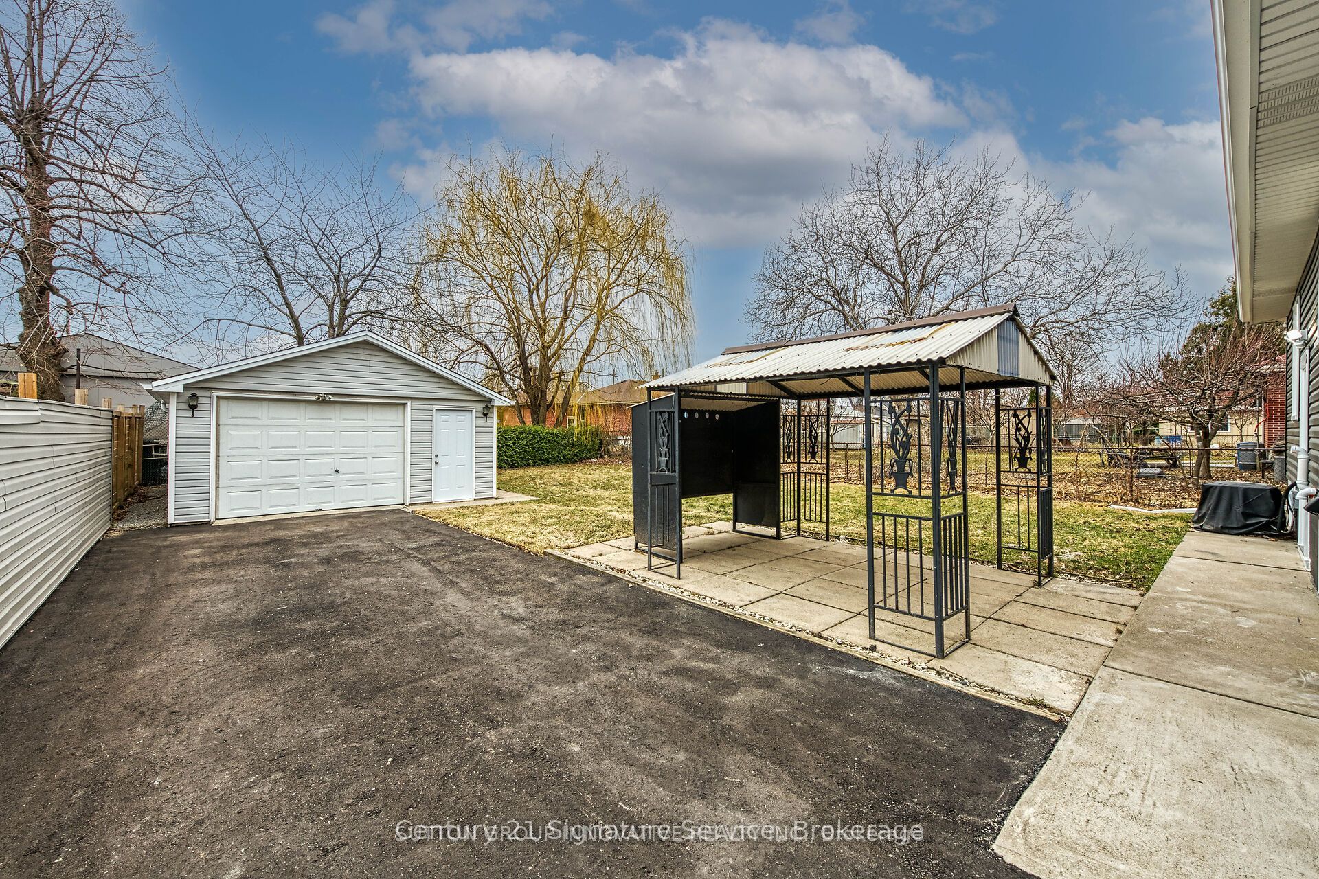 346 Pottruff Road N Lower Property Photo 23