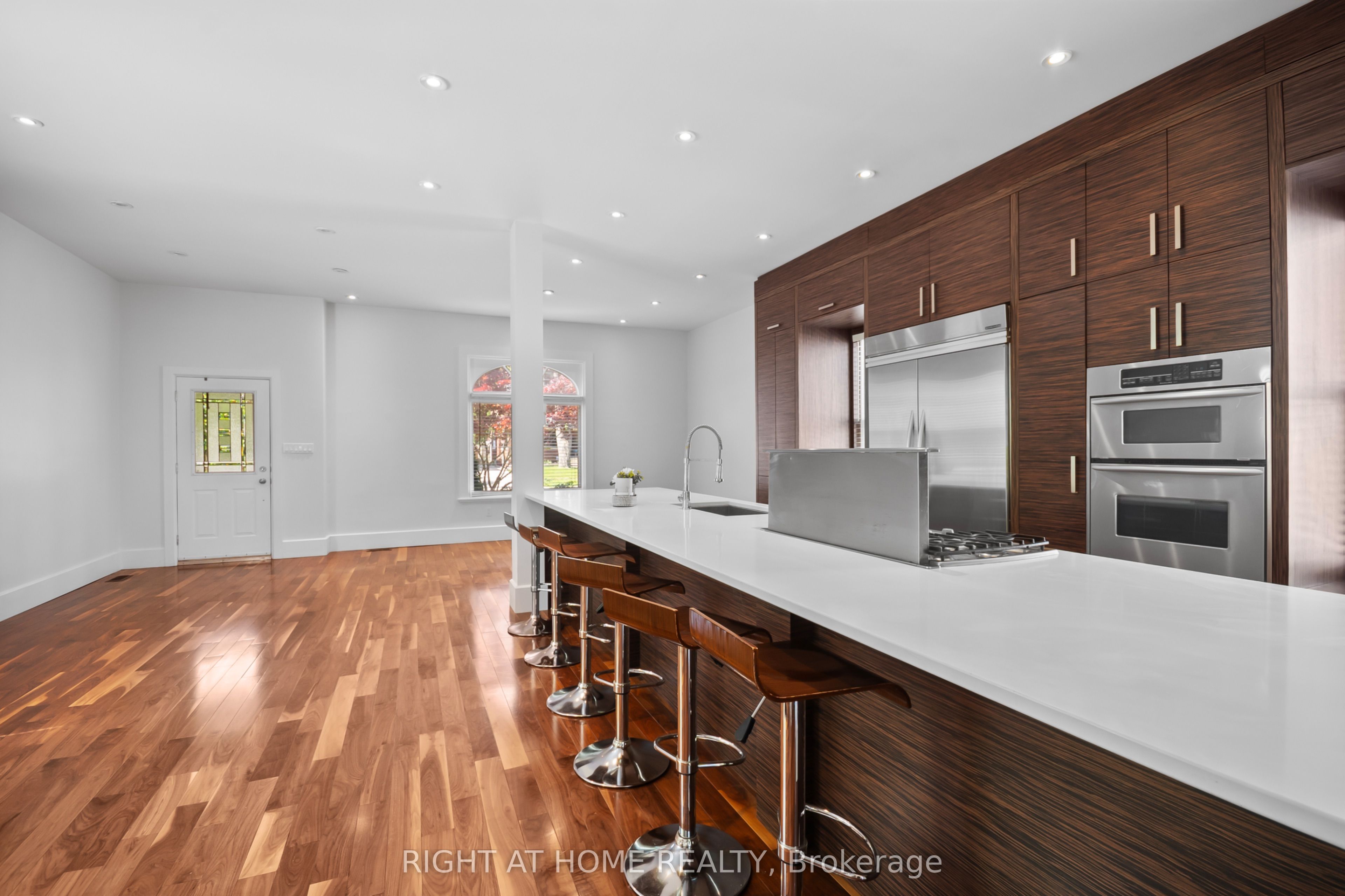 455 St James Street Property Photo 4