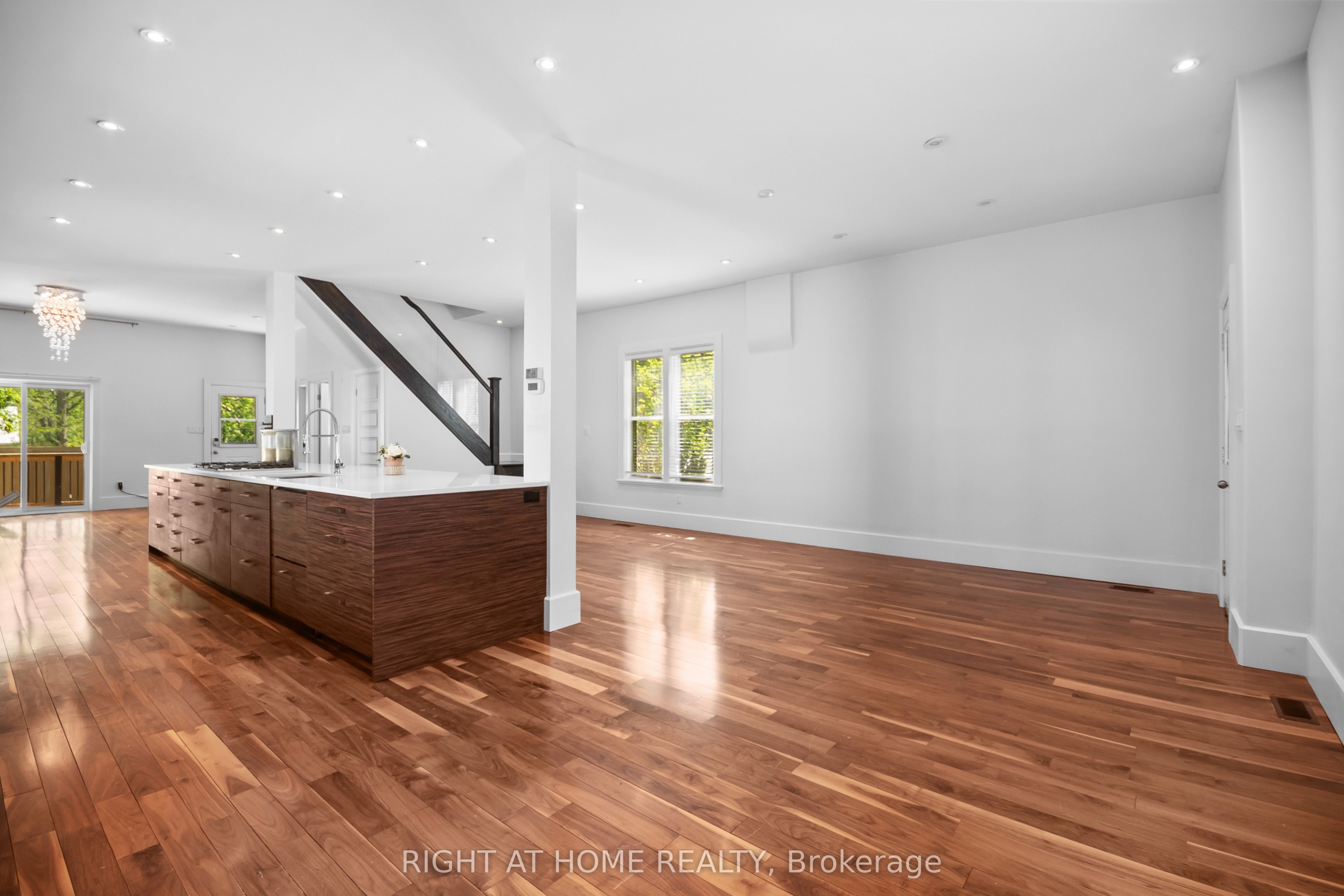 455 St James Street Property Photo 14