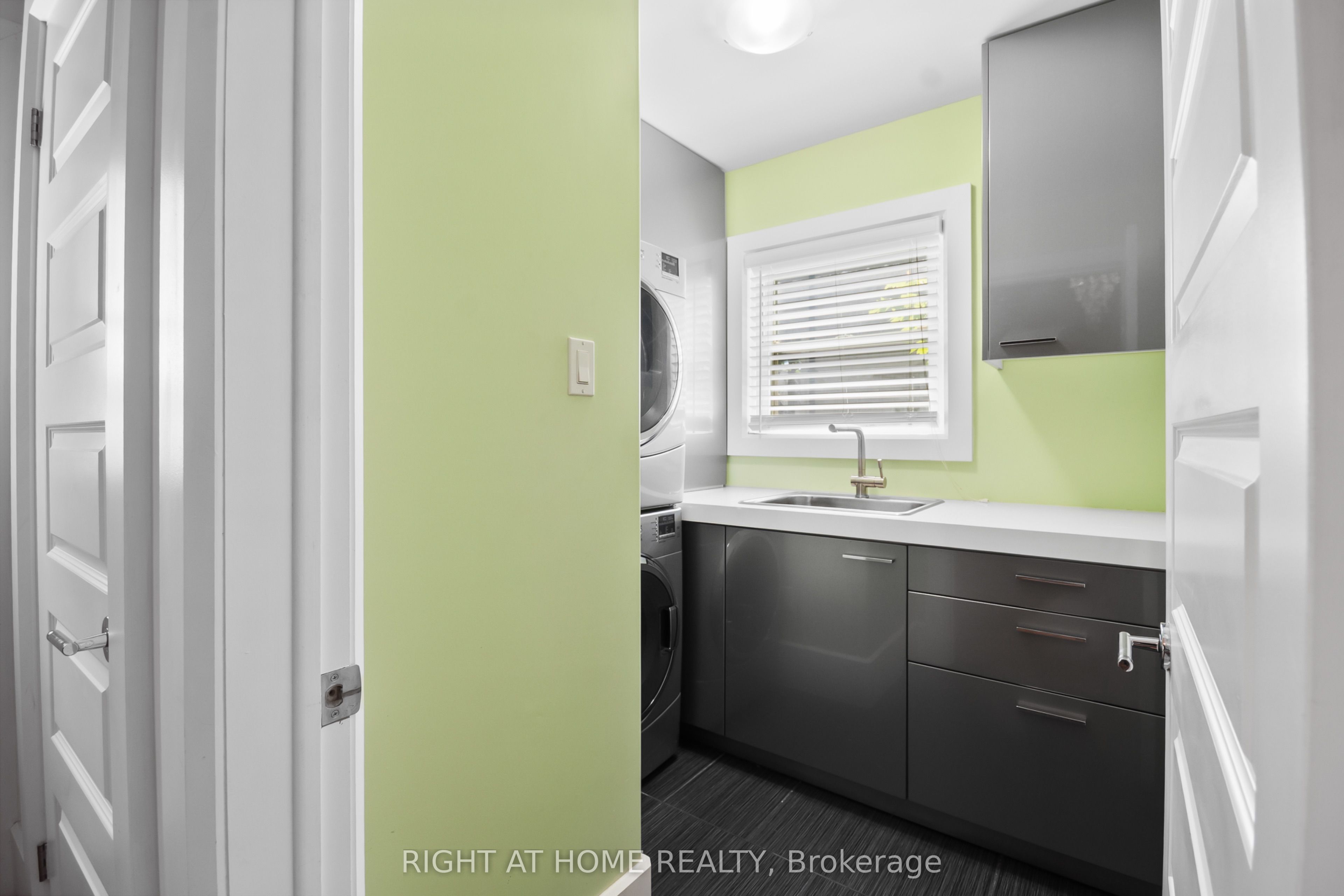455 St James Street Property Photo 16
