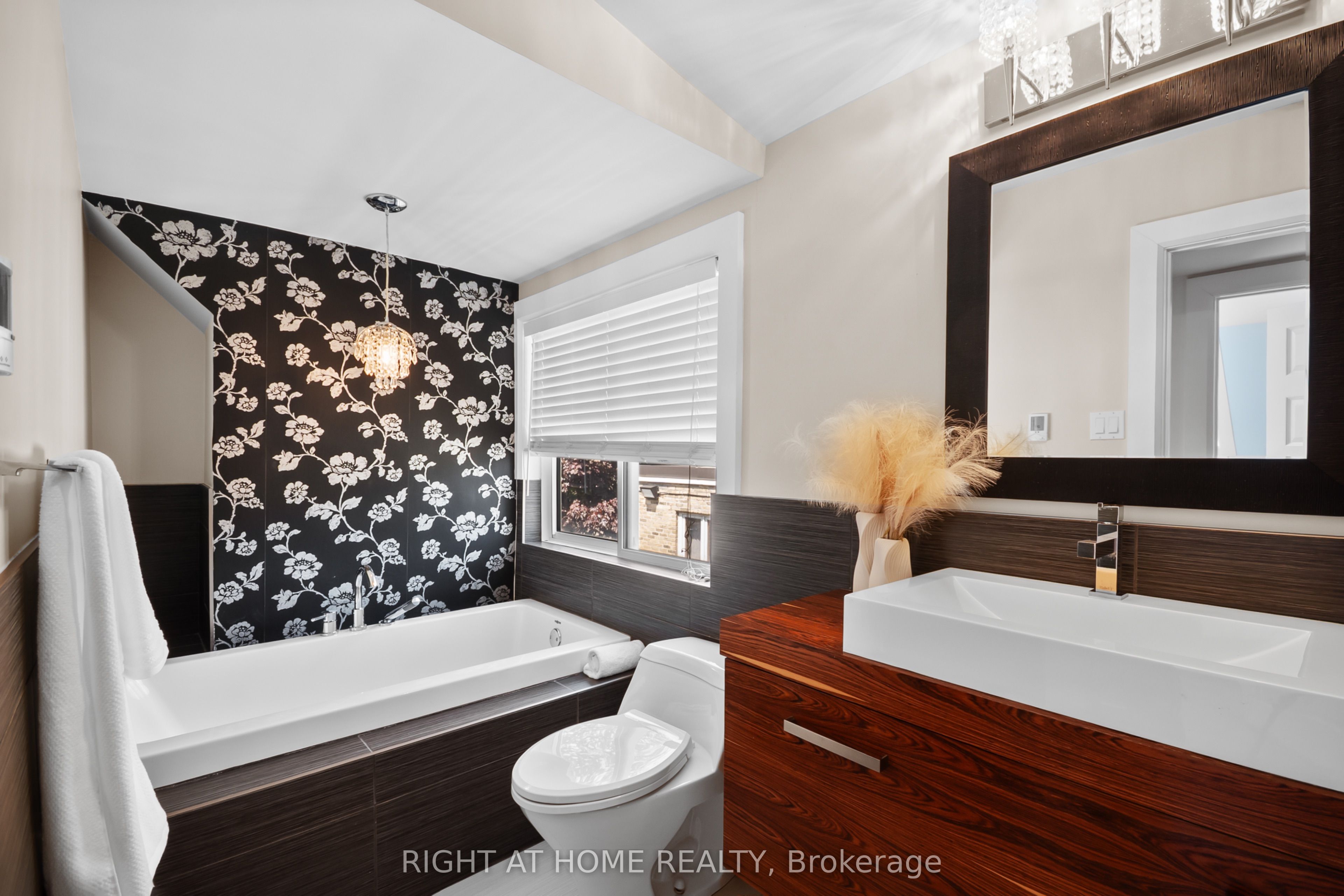 455 St James Street Property Photo 17