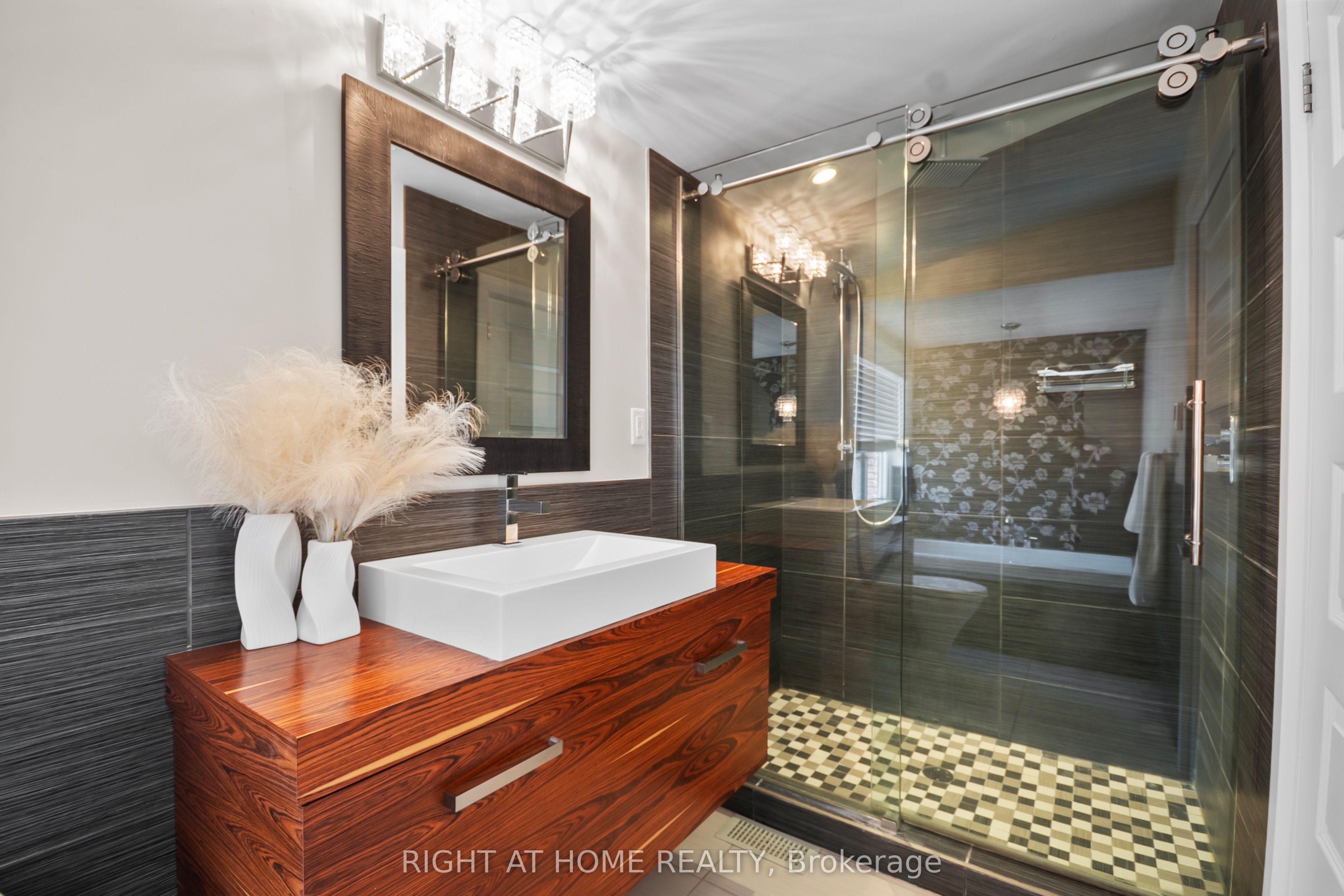 455 St James Street Property Photo 18