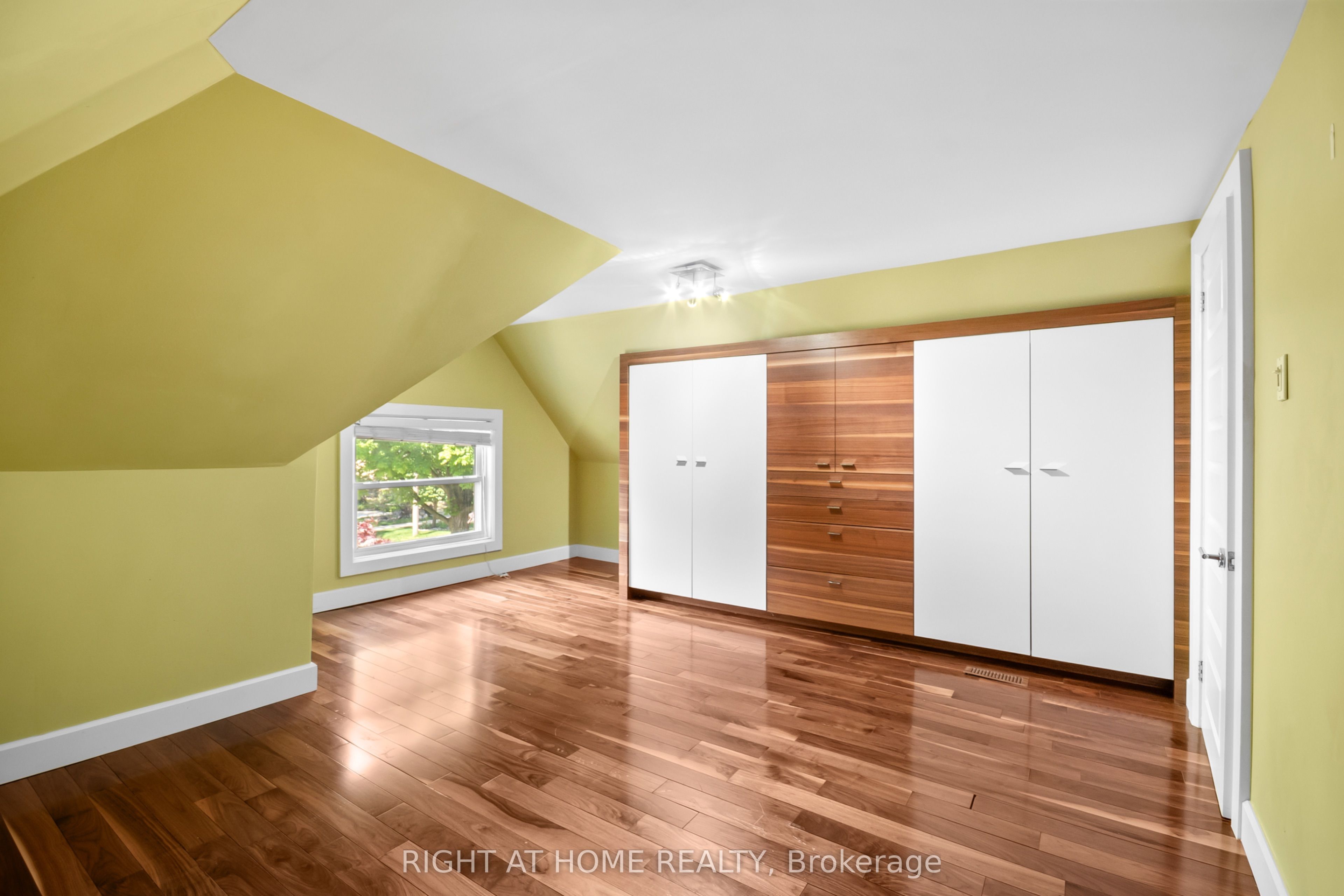 455 St James Street Property Photo 19
