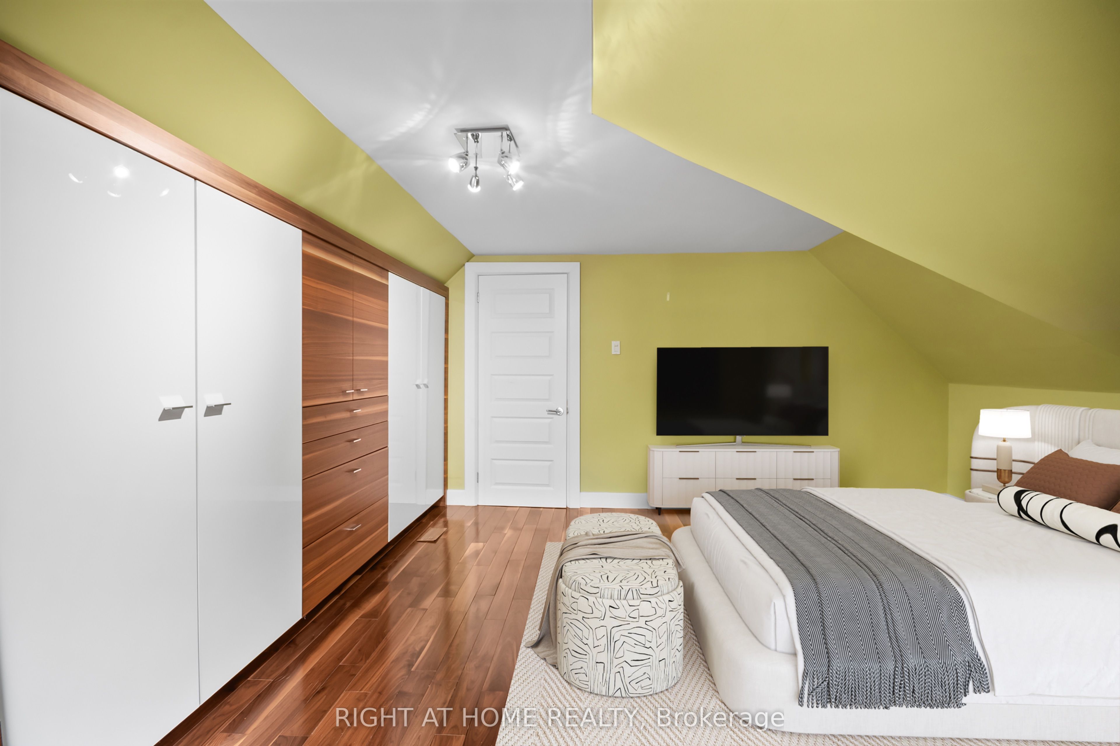 455 St James Street Property Photo 20
