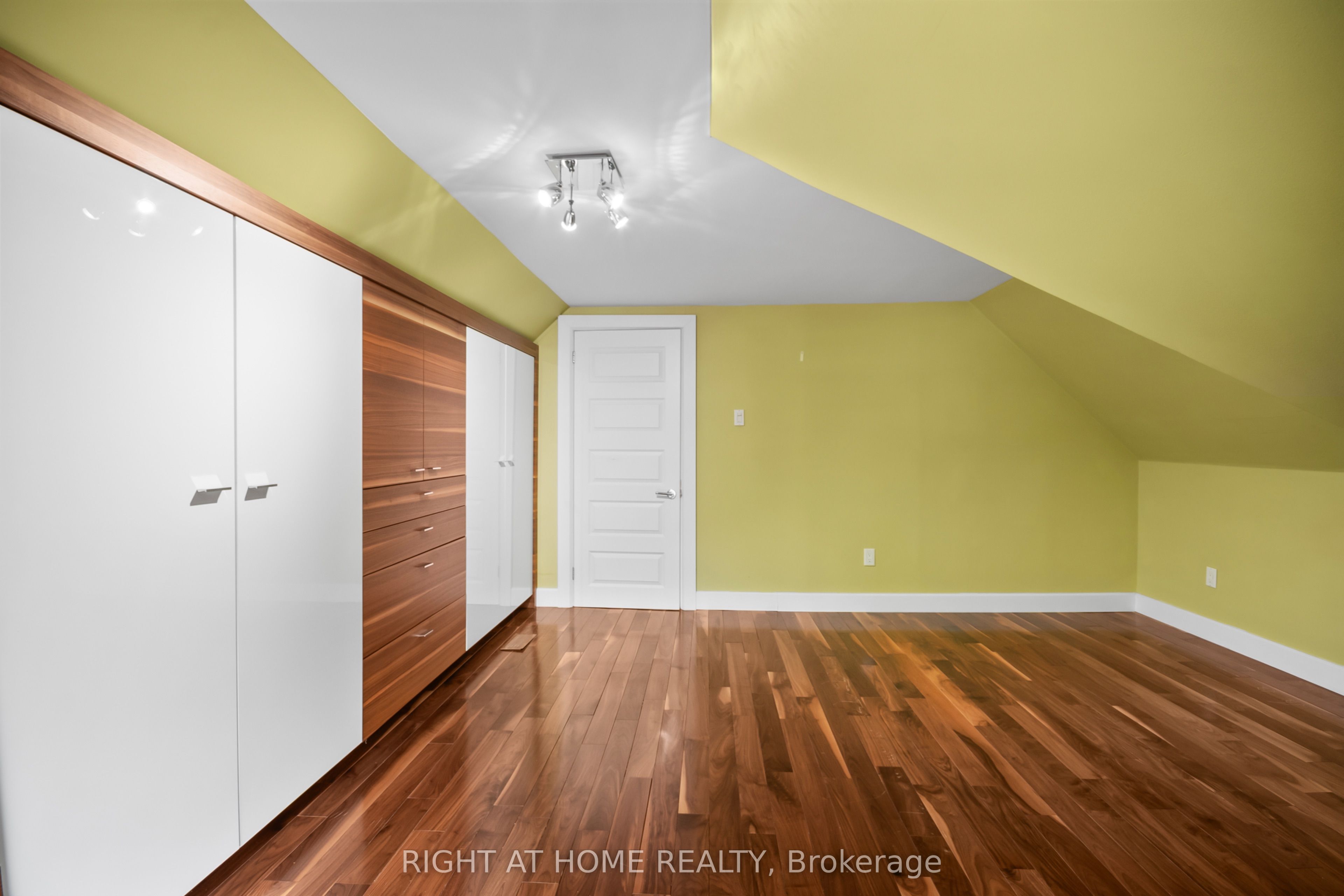 455 St James Street Property Photo 21