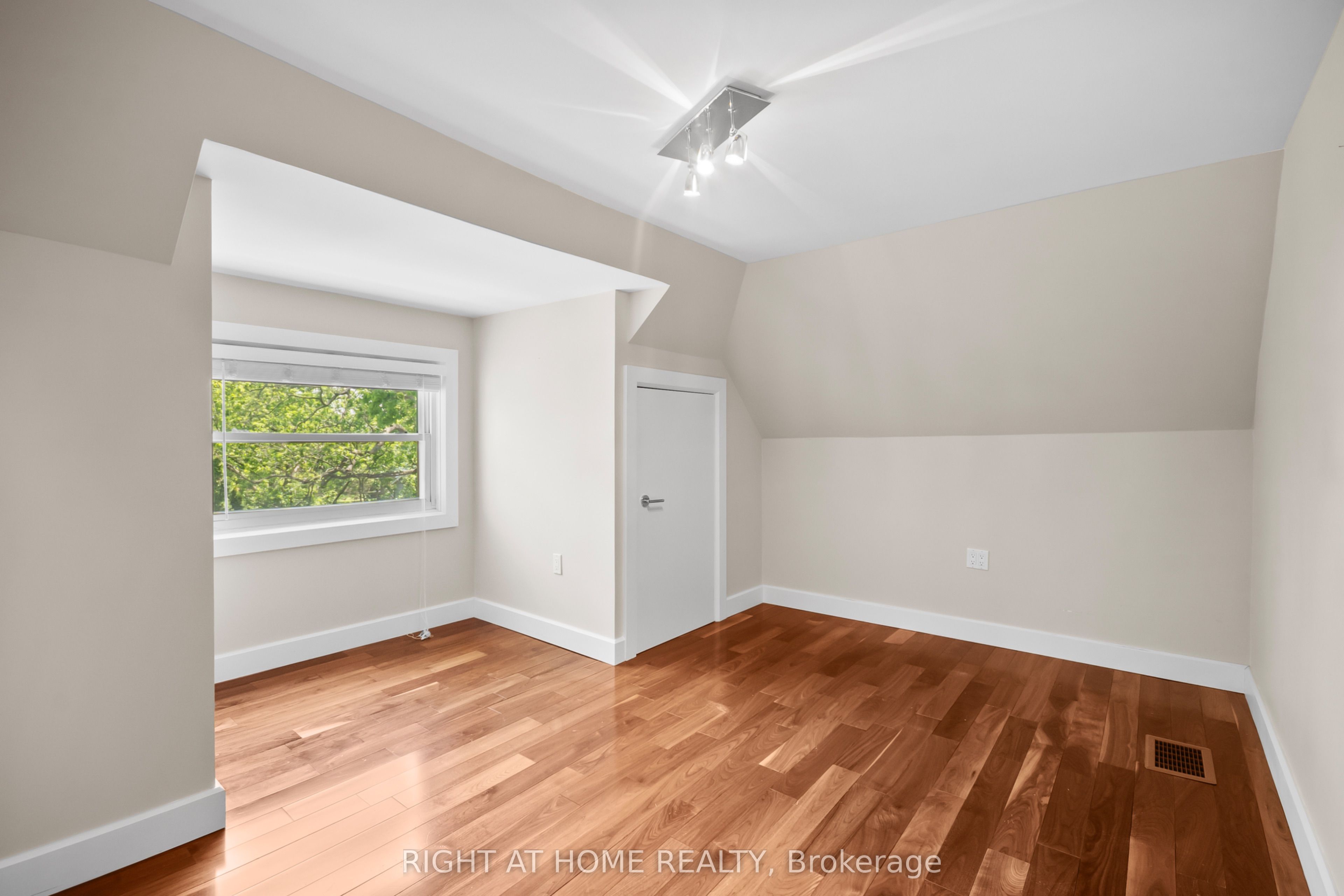455 St James Street Property Photo 22