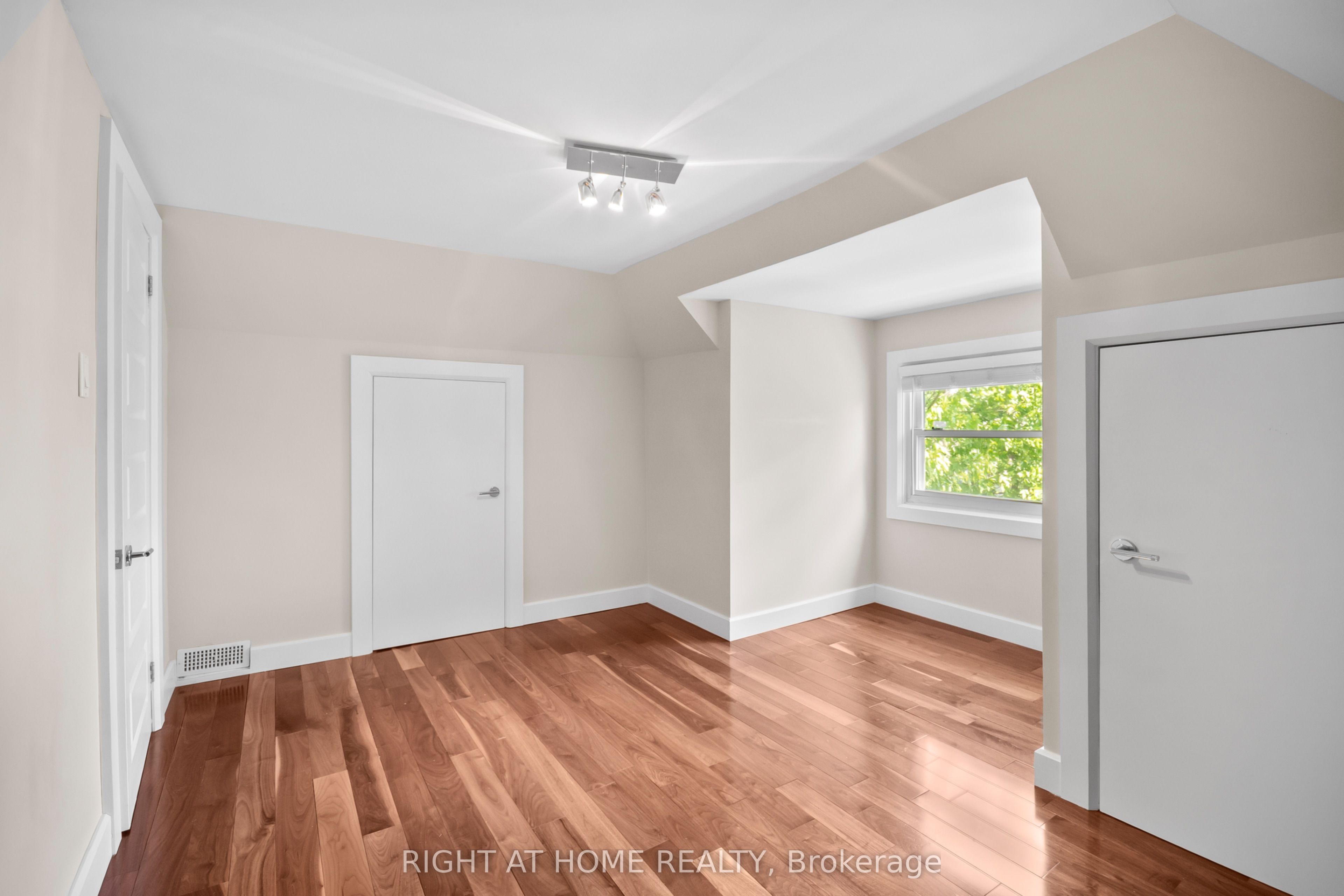 455 St James Street Property Photo 24
